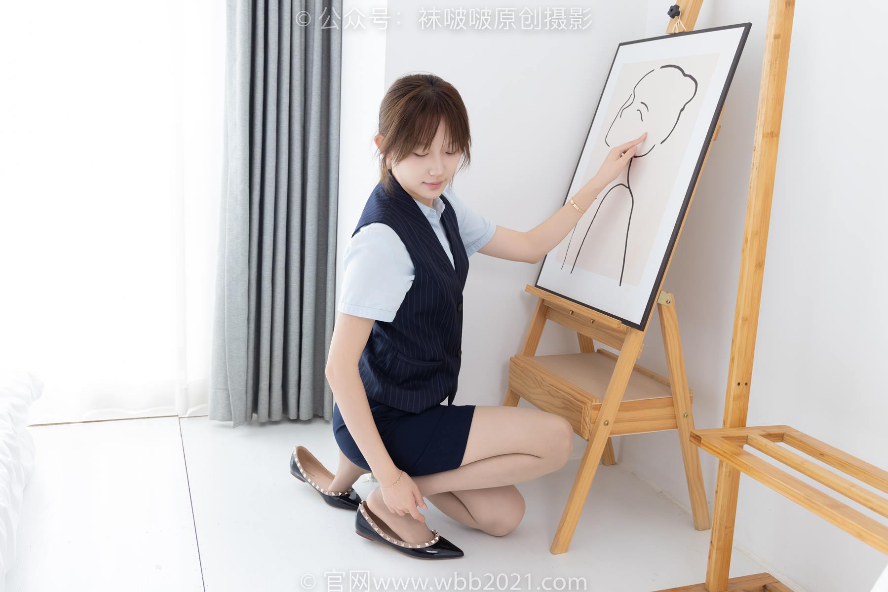[BoBoSocks袜啵啵]NO.575 香菜-平底鞋、薄灰丝、银行至服[176P/1V/7.98GB]插图2