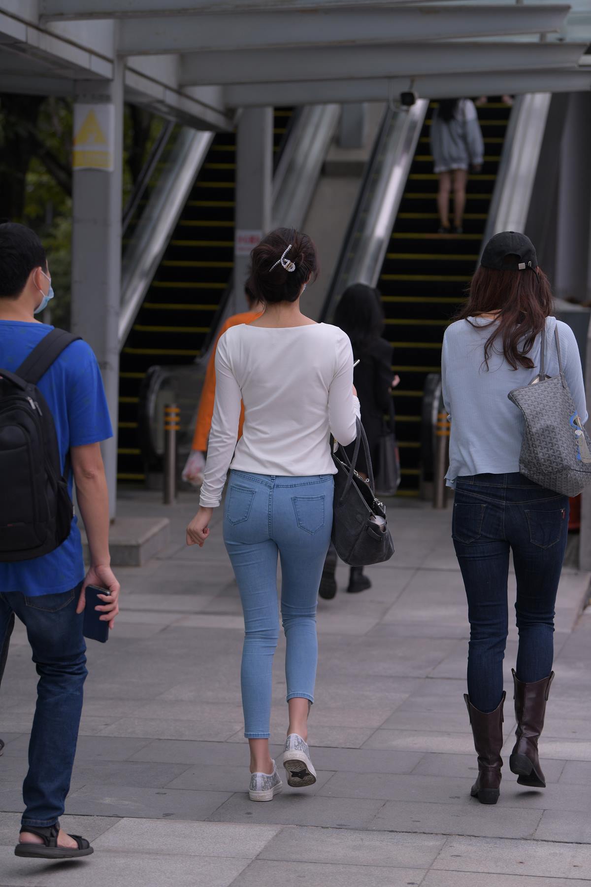 精选街拍作品 NO.5826 牛仔裤简单百搭[36P/73MB]插图1