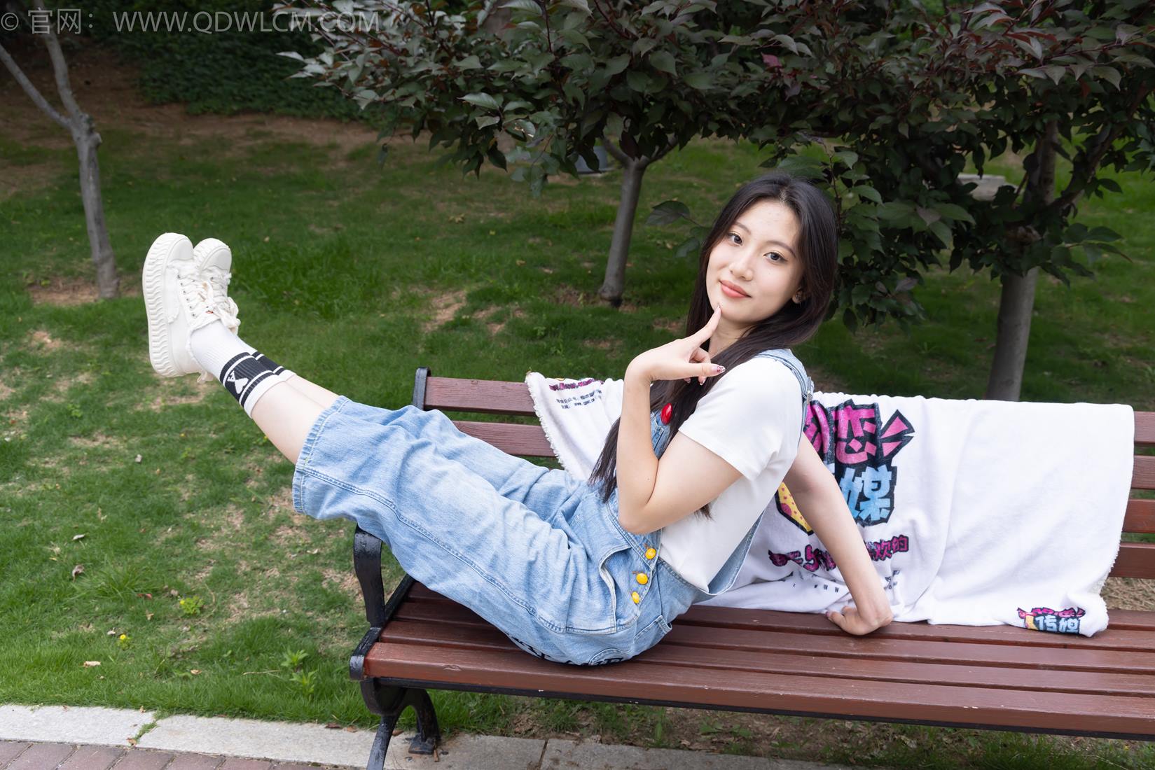 勿恋传媒 NO.2407 奶糖-帆布鞋、自然穿脏白棉袜、裸足[160P/1V/4.39GB]插图3