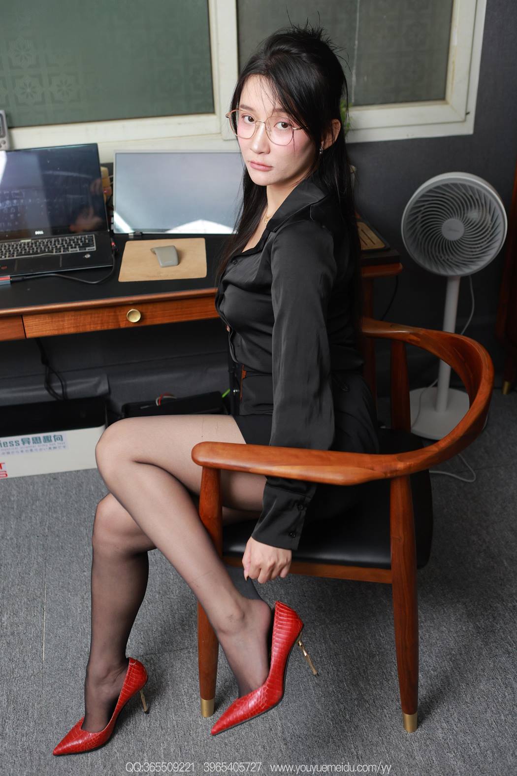 [IESS异思趣向] 2025.07.09 丝享家2101：秋秋《黑衣犹物》[89P/74MB]插图2