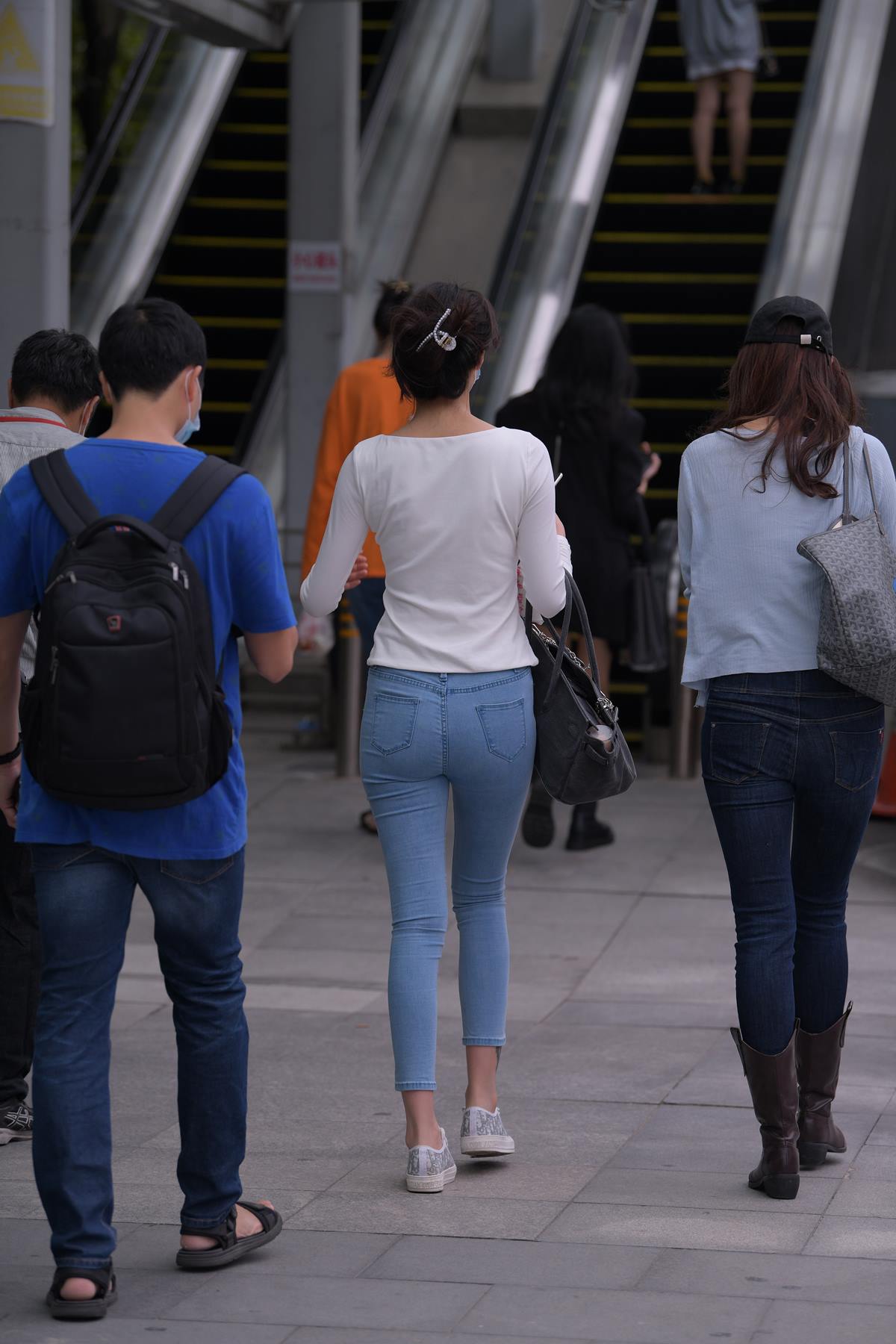 精选街拍作品 NO.5826 牛仔裤简单百搭[36P/73MB]插图2