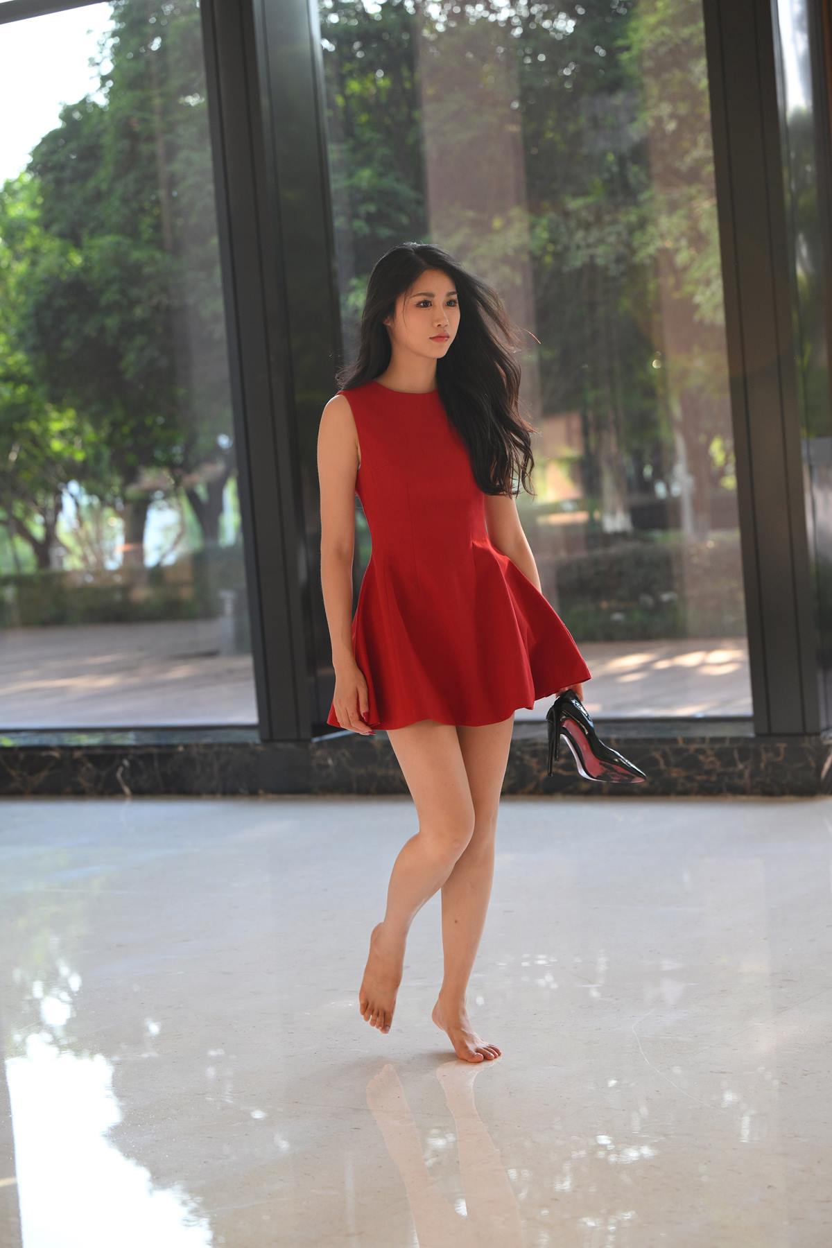 精选街拍作品 NO.5816 亮眼红裙高跟[91P/198MB]插图