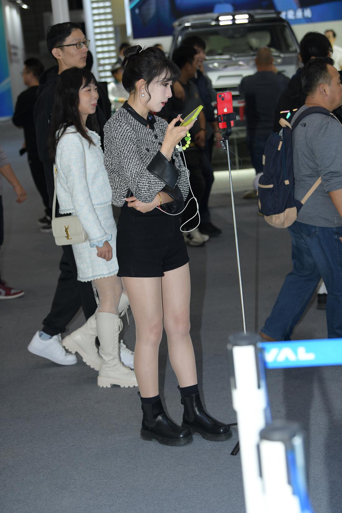 精选街拍作品 NO.5836 短靴短裤主播[62P/175MB]插图1