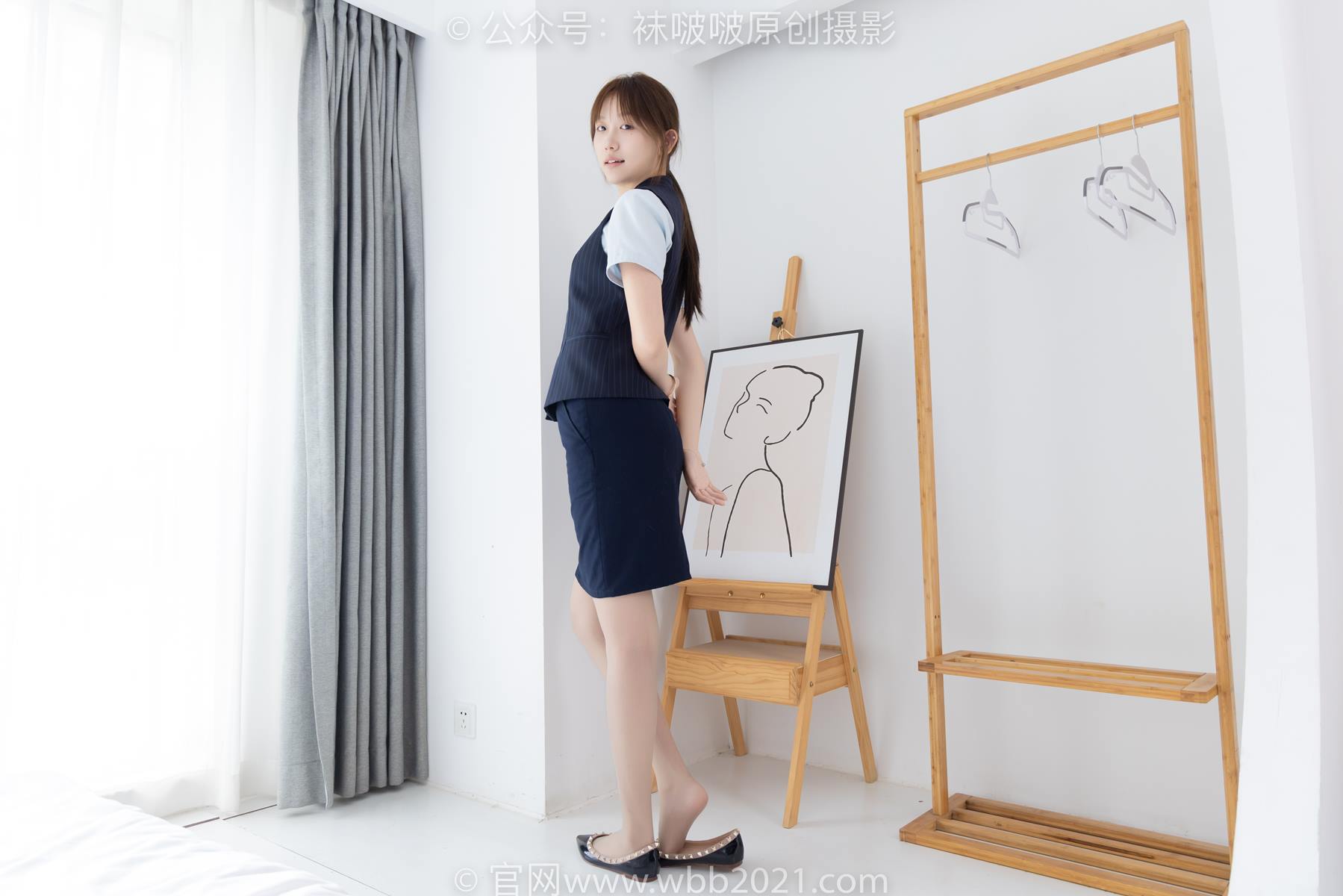 [BoBoSocks袜啵啵]NO.575 香菜-平底鞋、薄灰丝、银行至服[176P/1V/7.98GB]插图3