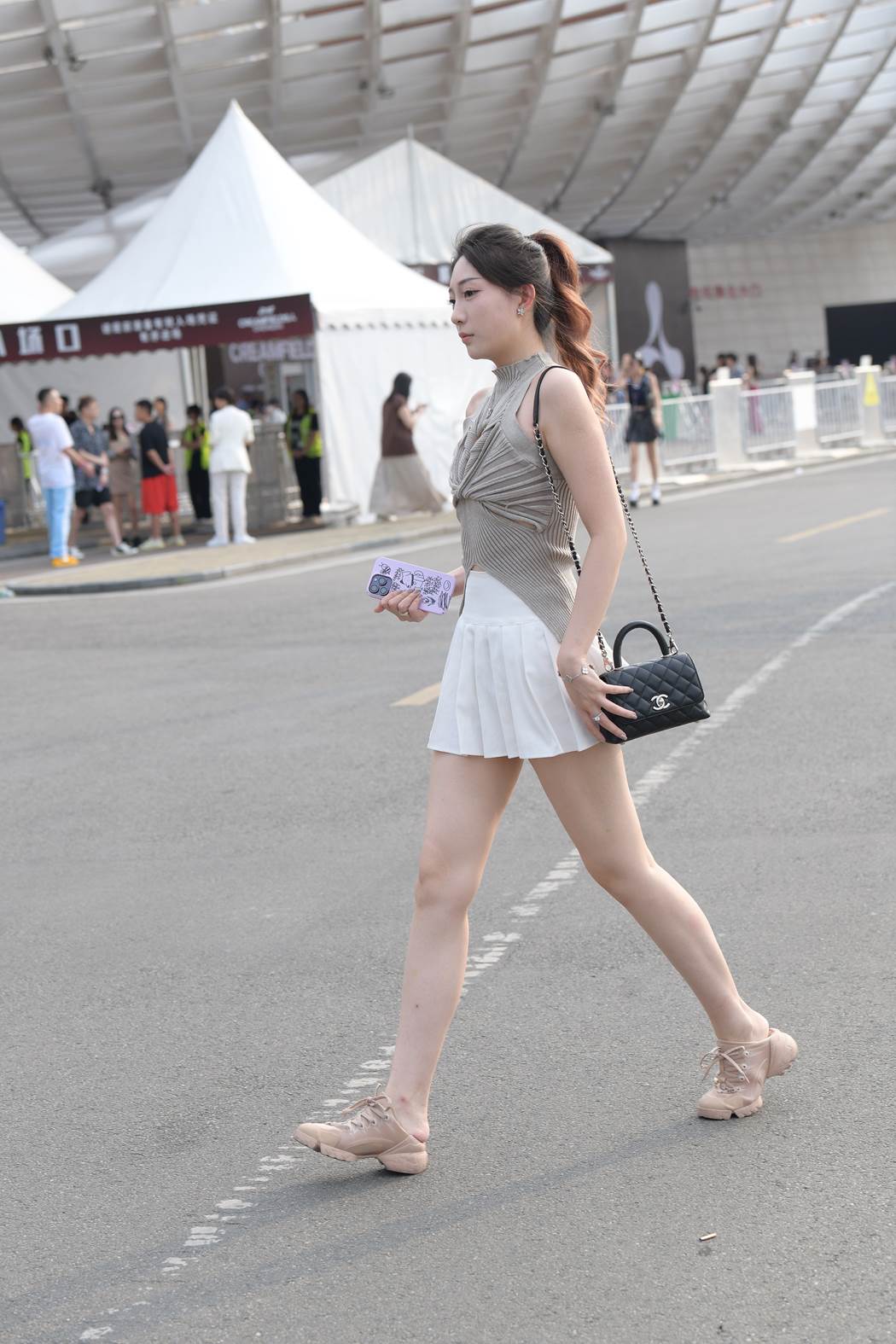 精选街拍作品 NO.5880 优雅白色百褶裙[73P/177MB]插图1