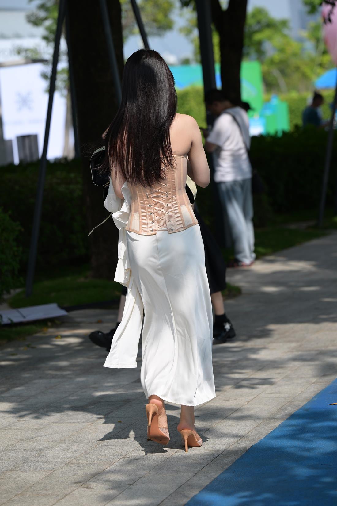 精选街拍作品 NO.5828 粉白搭配丝族[69P/143MB]插图1