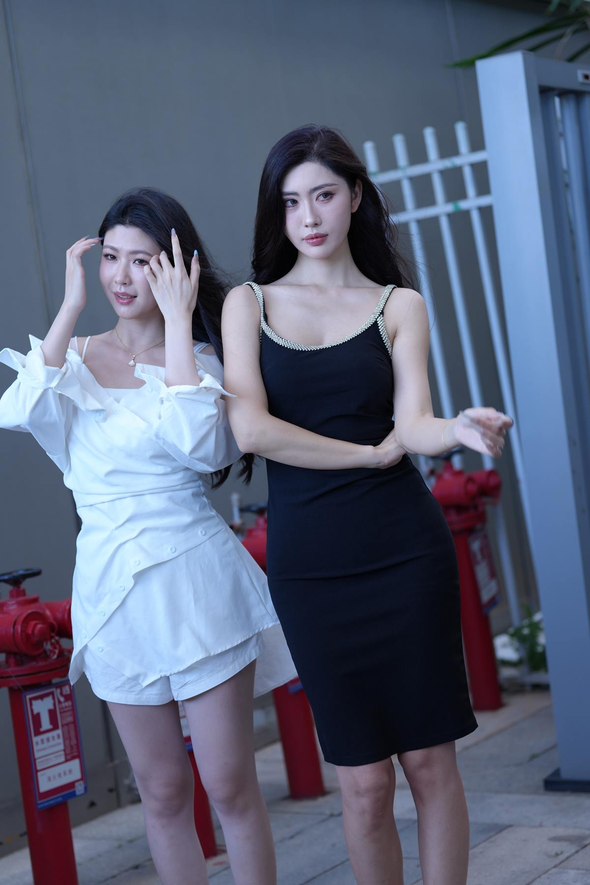 精选街拍作品 NO.5783 闺蜜间的黑白搭配[50P/56MB]插图