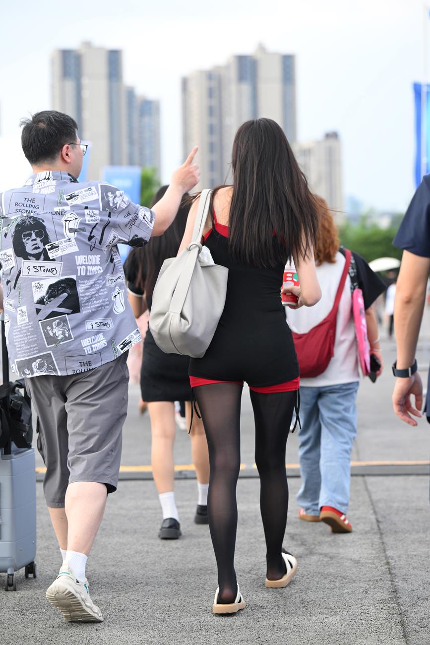 精选街拍作品 NO.5795 黑丝连体衣[62P/164MB]插图1