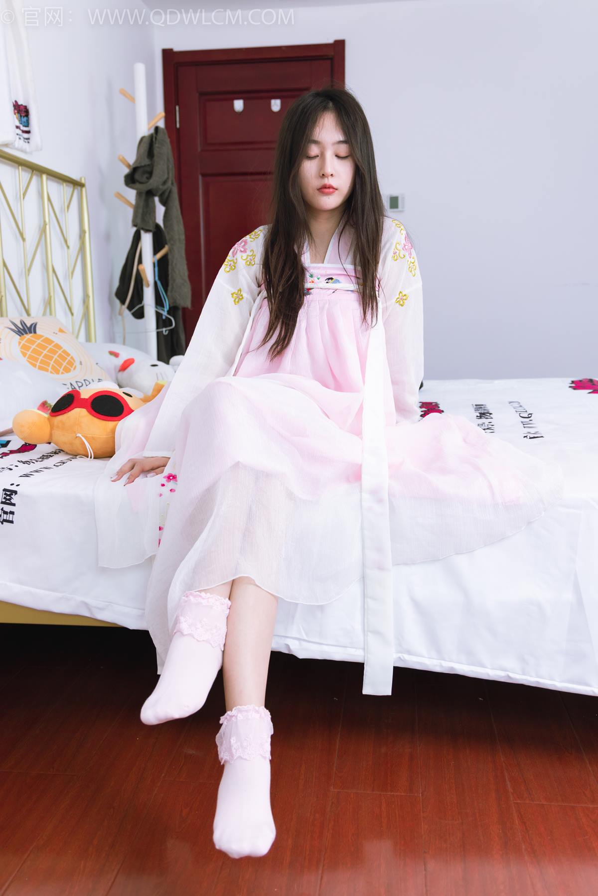 勿恋传媒 NO.2397 美兔-汉服、布鞋、粉色棉袜[150P/1V/3.88GB]插图1