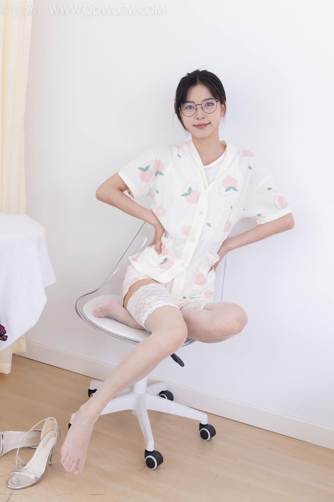 勿恋传媒 NO.2408 茯苓-高跟凉鞋、薄白丝[160P/1V/3.35GB]插图