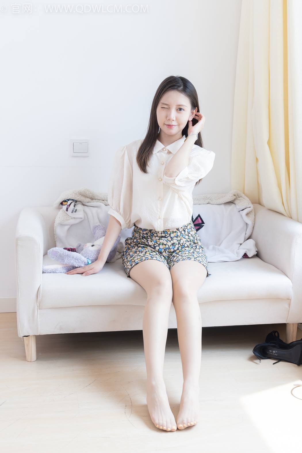 勿恋传媒 NO.2409 小曦-三双高跟鞋、薄肉丝、裸足[155P/1V/5.73GB]插图3