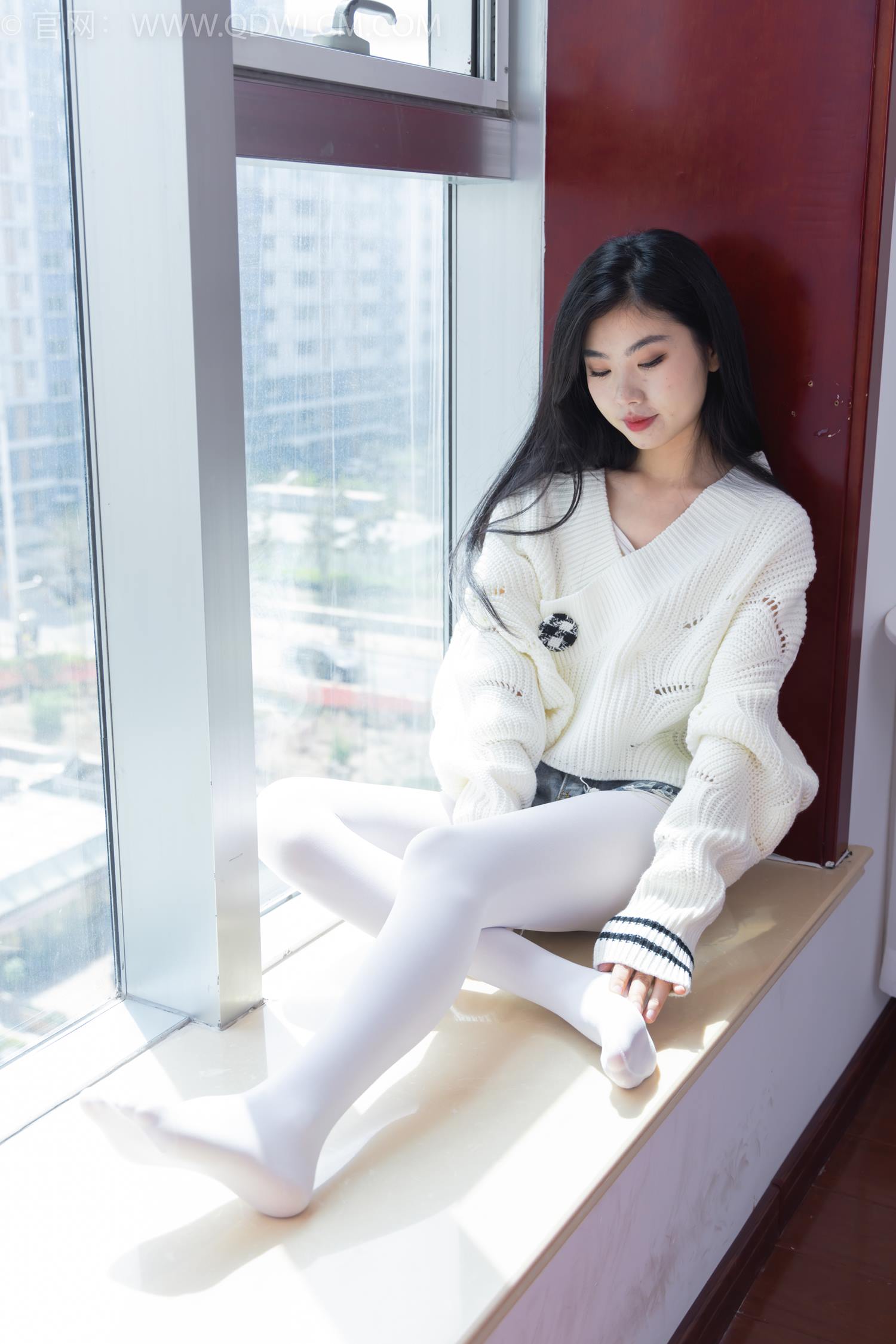 勿恋传媒 NO.2396 米米-马丁靴、厚白丝[150P/1V/2.74GB]插图1