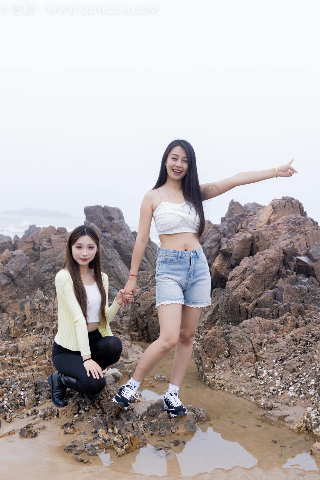 勿恋传媒 NO.2405 岚岚泡泡-长靴、运动鞋、白棉袜[170P/1V/6.23GB]插图1