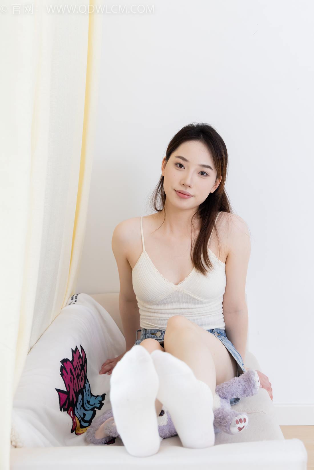 勿恋传媒 NO.2395 荔枝-板鞋、白棉袜、裸足[150P/1V/3.27GB]插图