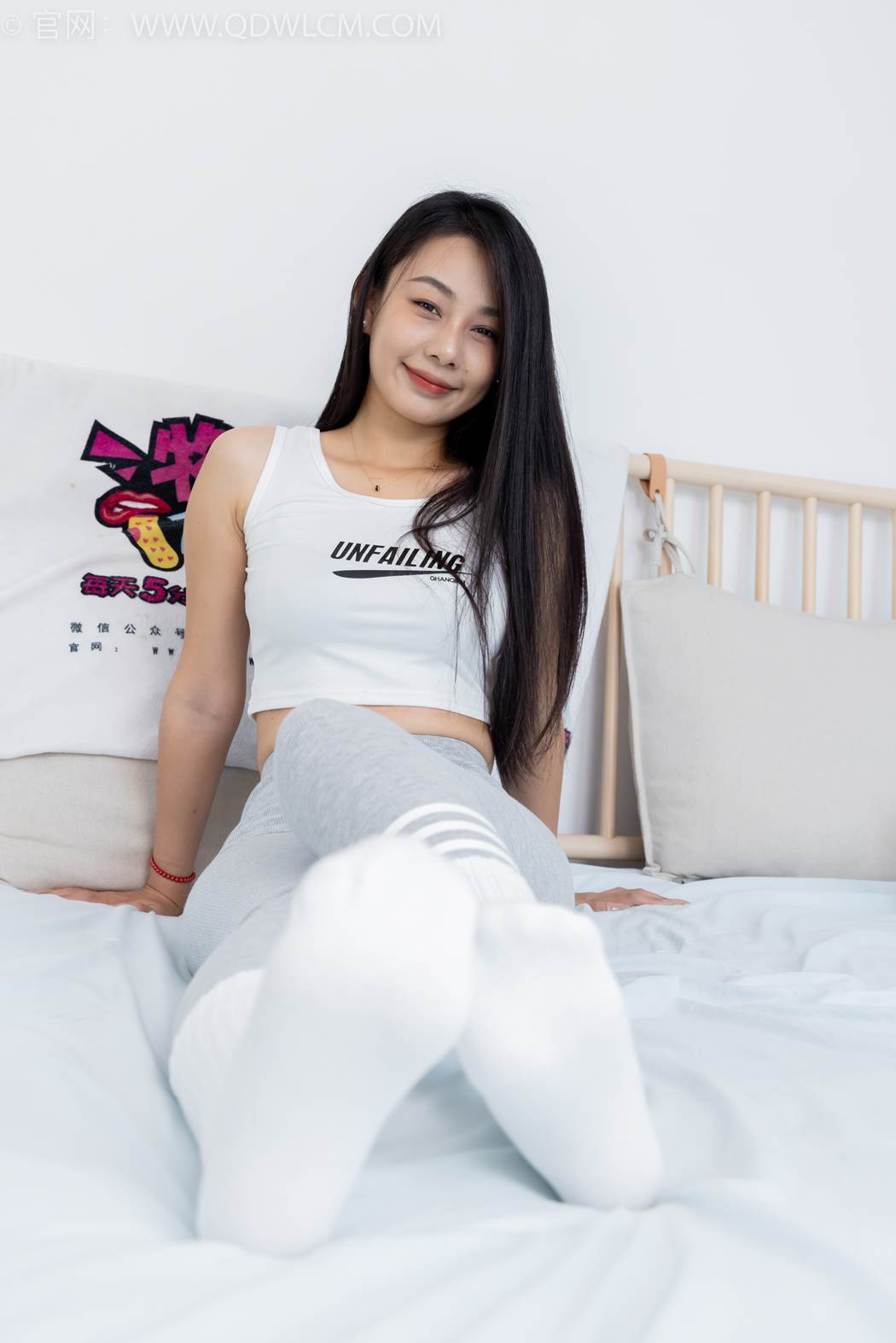 勿恋传媒 NO.2417 岚岚-运动鞋、白棉袜、瑜伽裤[150P/1V/3.77GB]插图