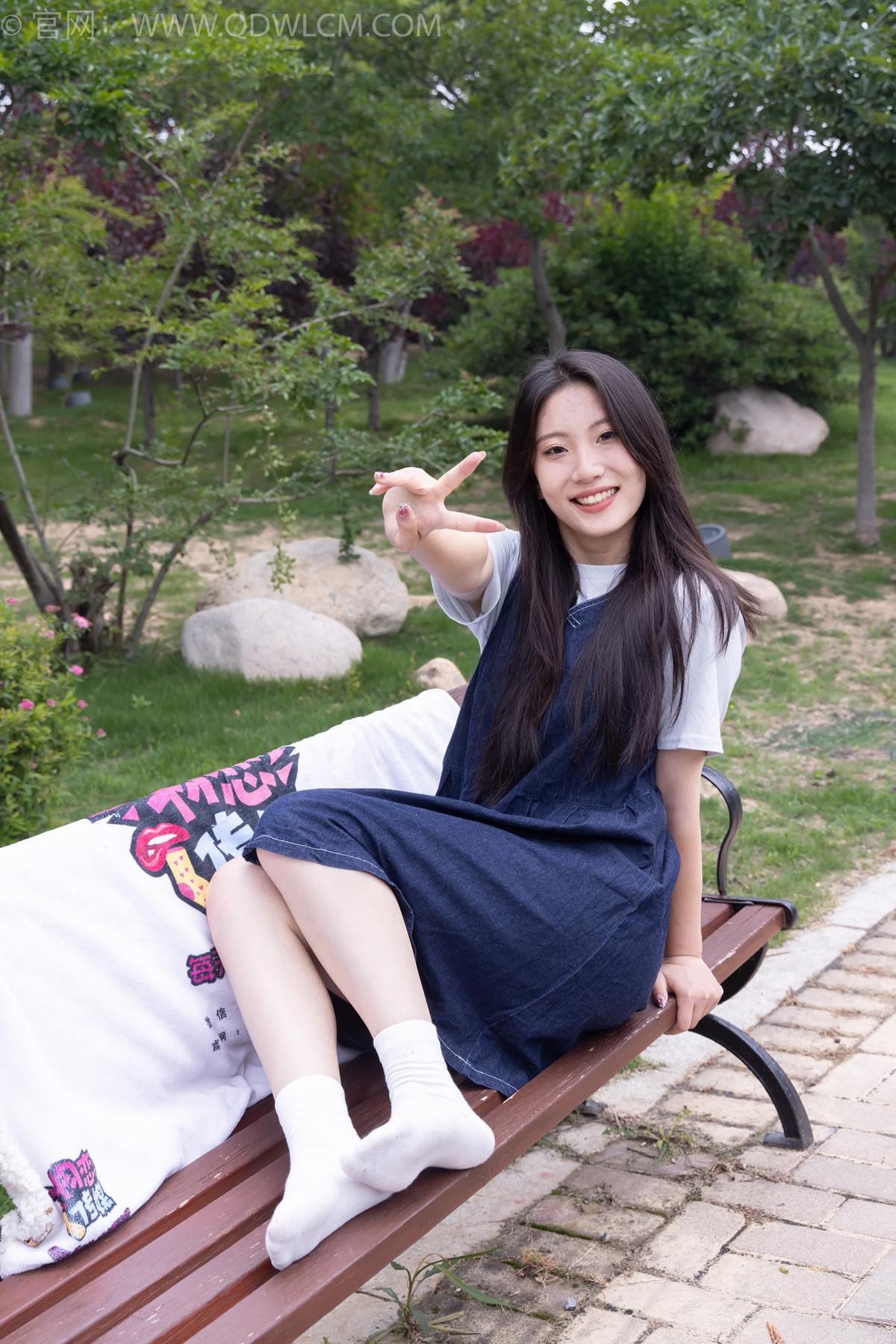 勿恋传媒 NO.2393 奶糖-帆布鞋、白棉袜、裸足[160P/1V/4.07GB]插图1