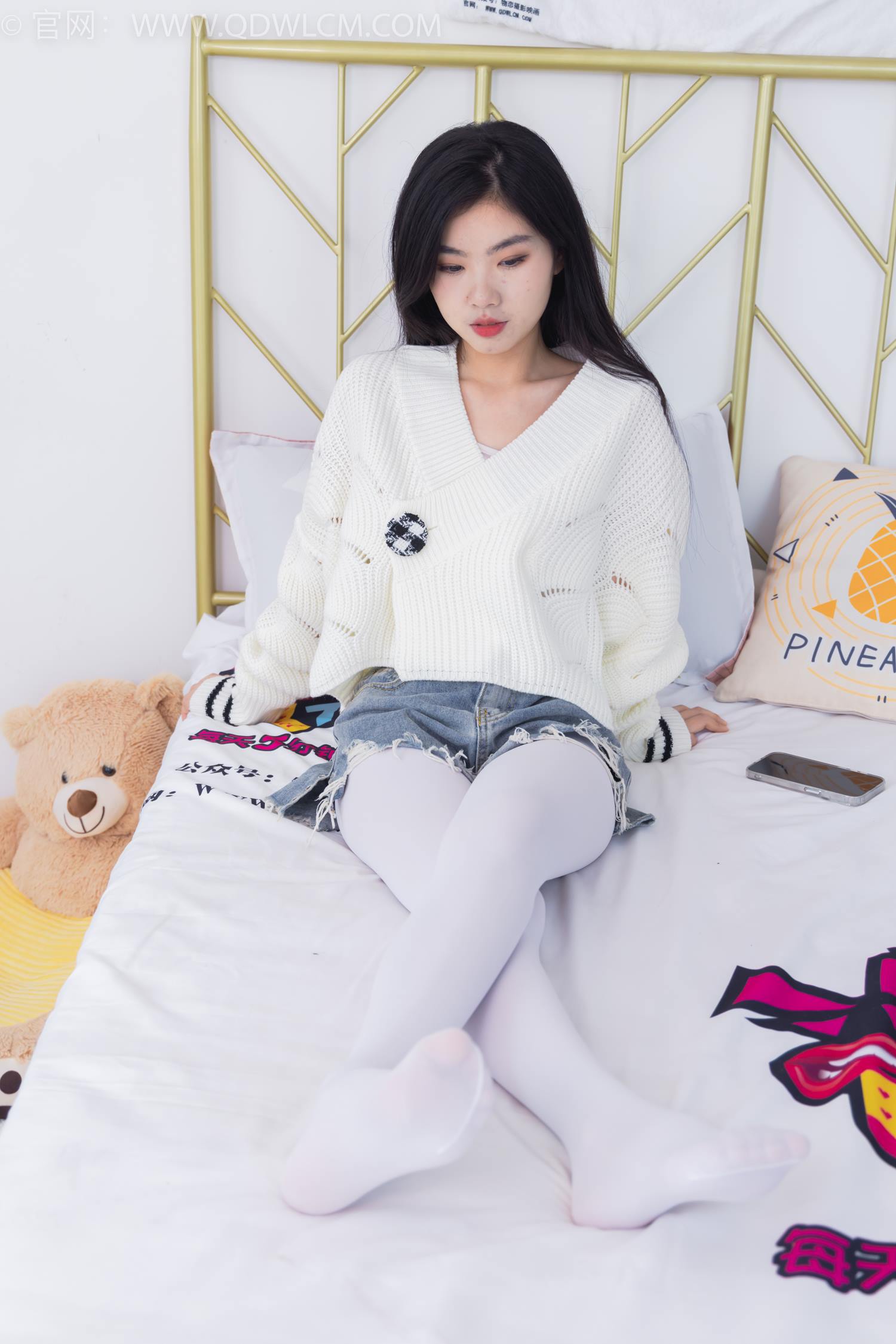 勿恋传媒 NO.2396 米米-马丁靴、厚白丝[150P/1V/2.74GB]插图2