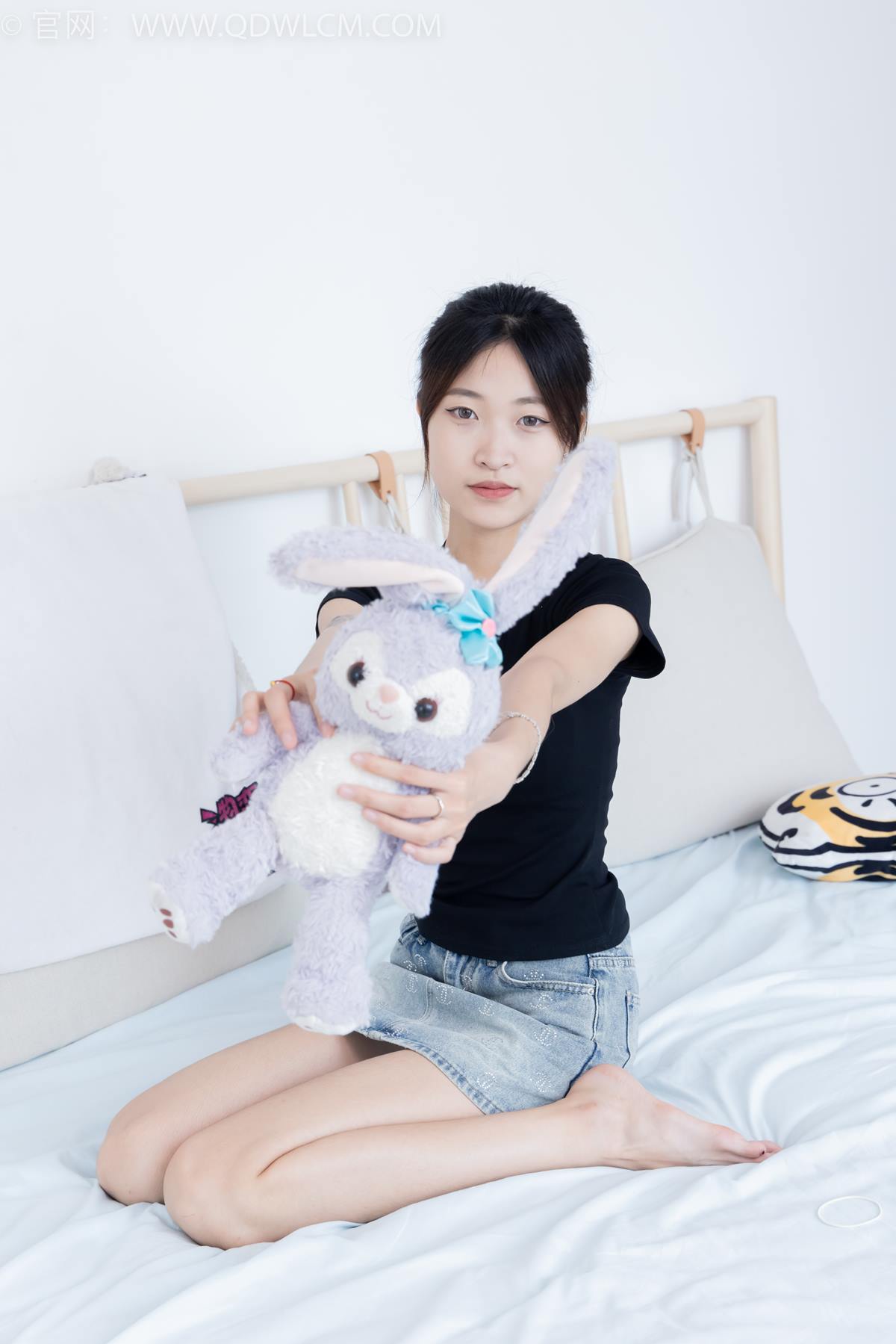 勿恋传媒 NO.2399 小夏-板鞋、白棉袜、裸足[150P/1V/3.16GB]插图2