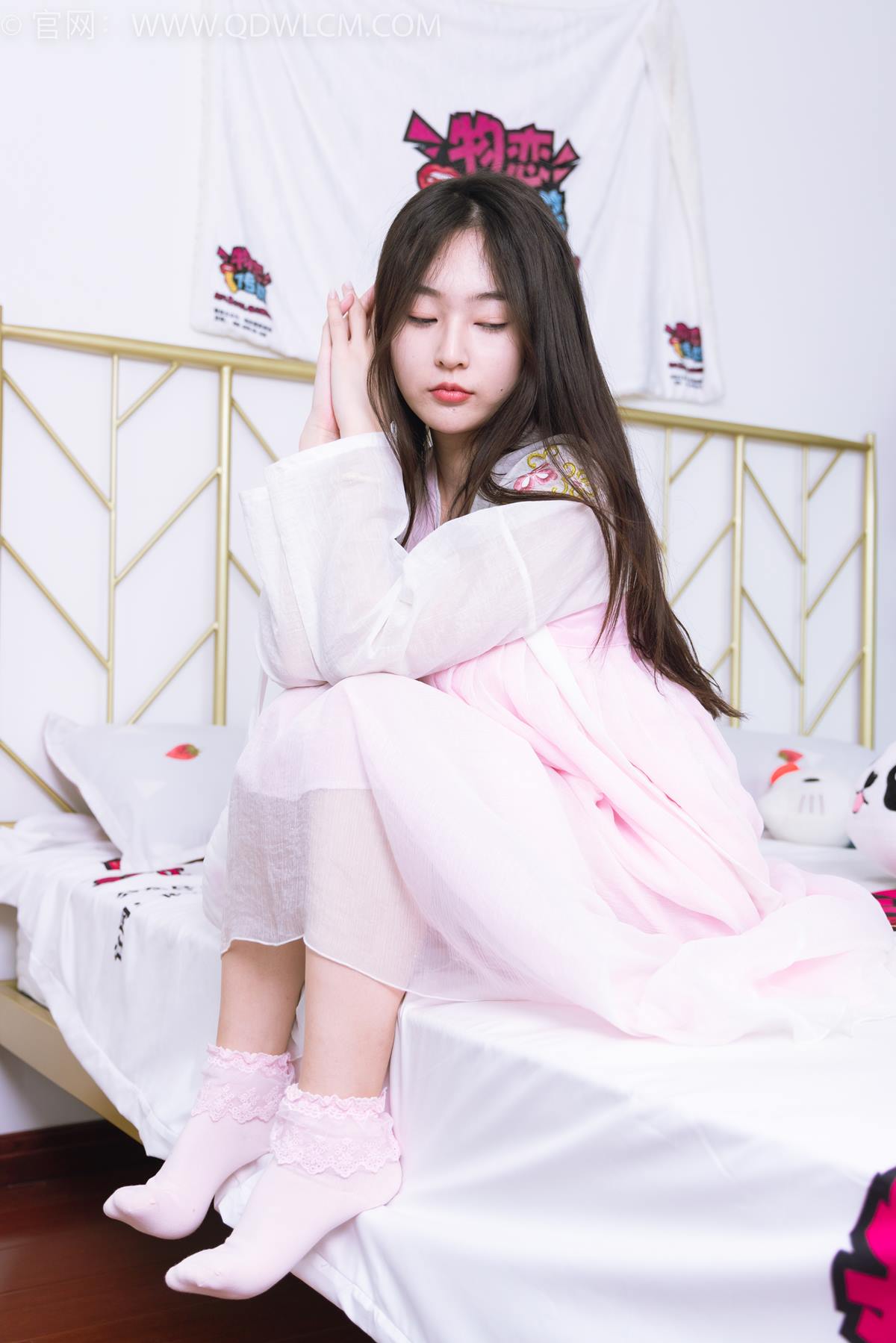 勿恋传媒 NO.2397 美兔-汉服、布鞋、粉色棉袜[150P/1V/3.88GB]插图3