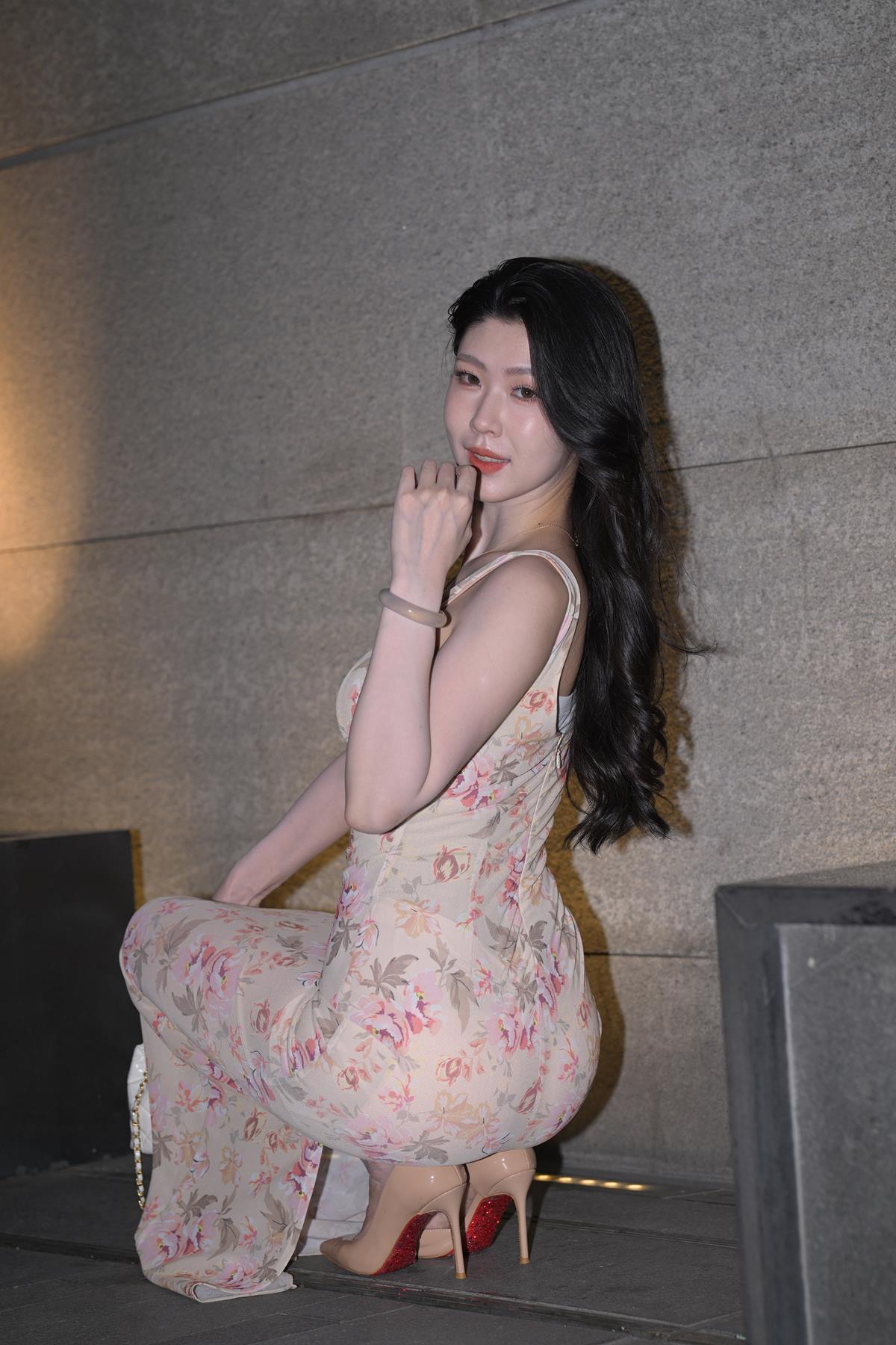 精选街拍作品 NO.5780 优雅碎花长裙[205P/523MB]插图