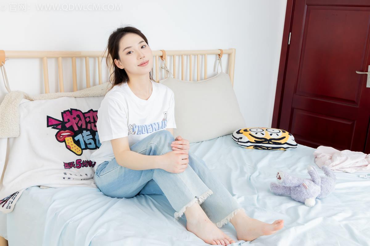 勿恋传媒 NO.2390 荔枝-帆布鞋、短白棉袜、裸足[150P/1V/3.66GB]插图3