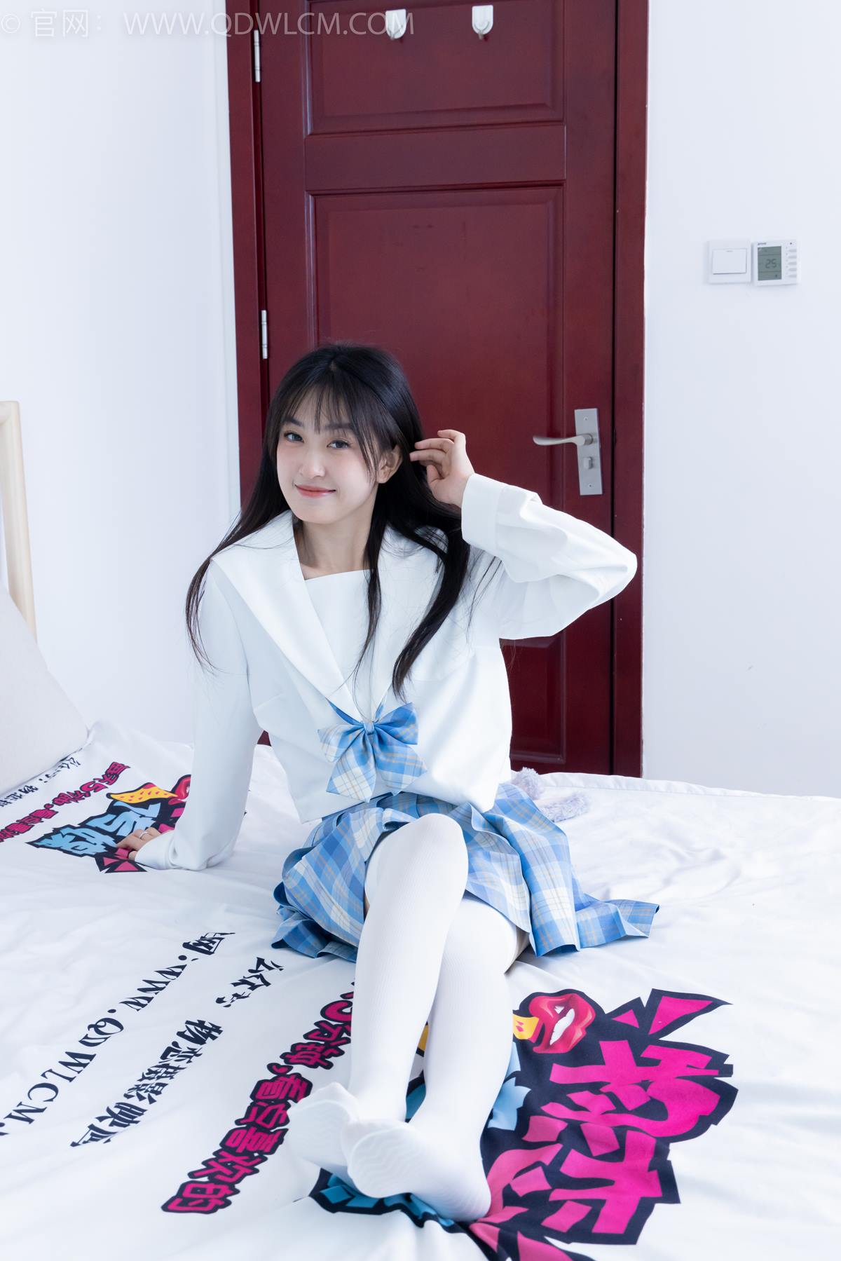 勿恋传媒 NO.2398 嘉木-帆布鞋、马丁靴、过膝白袜[155P/1V/4.52GB]插图1