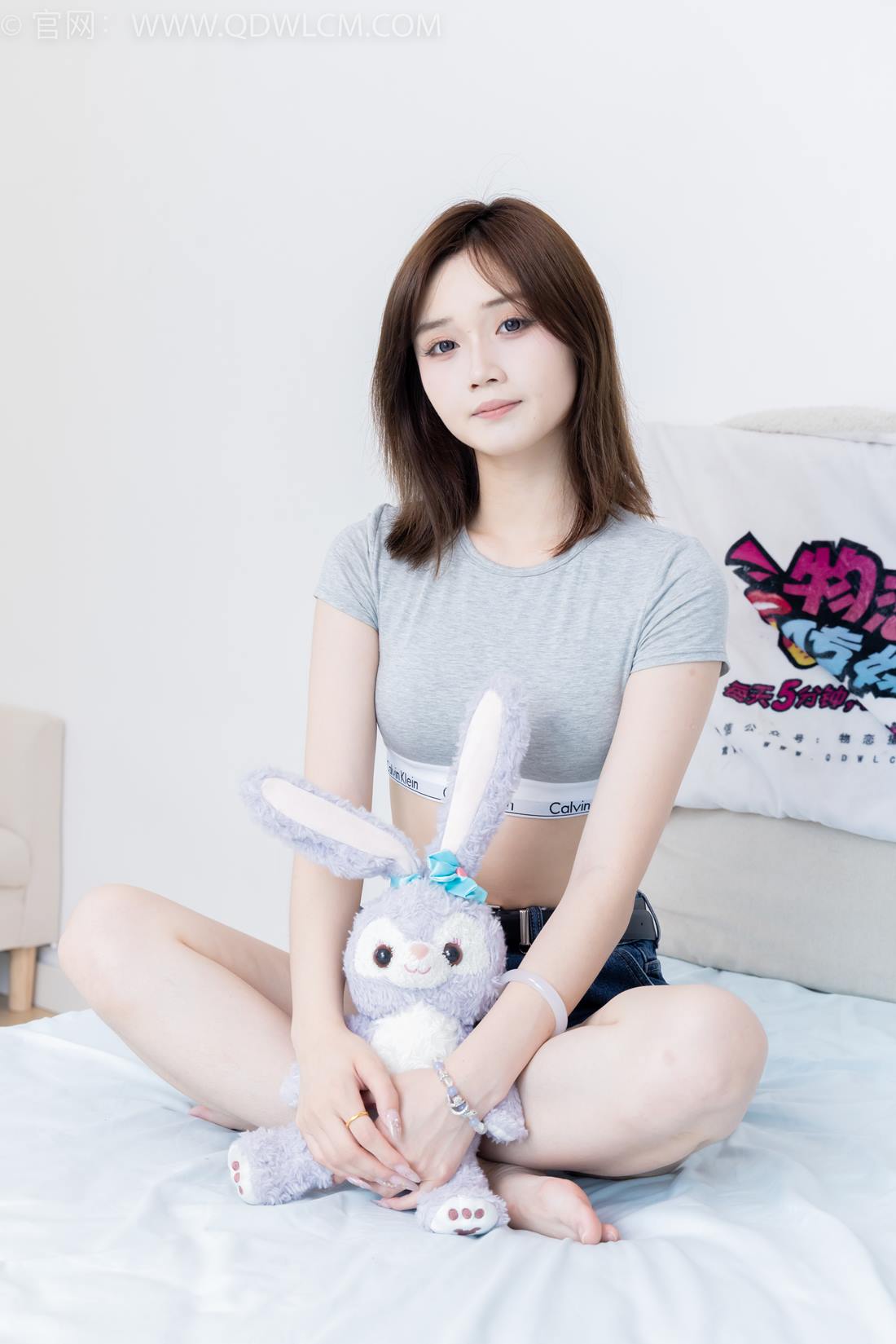 勿恋传媒 NO.2404 橙子-帆布鞋、白棉袜、裸足[155P/1V/3.89GB]插图