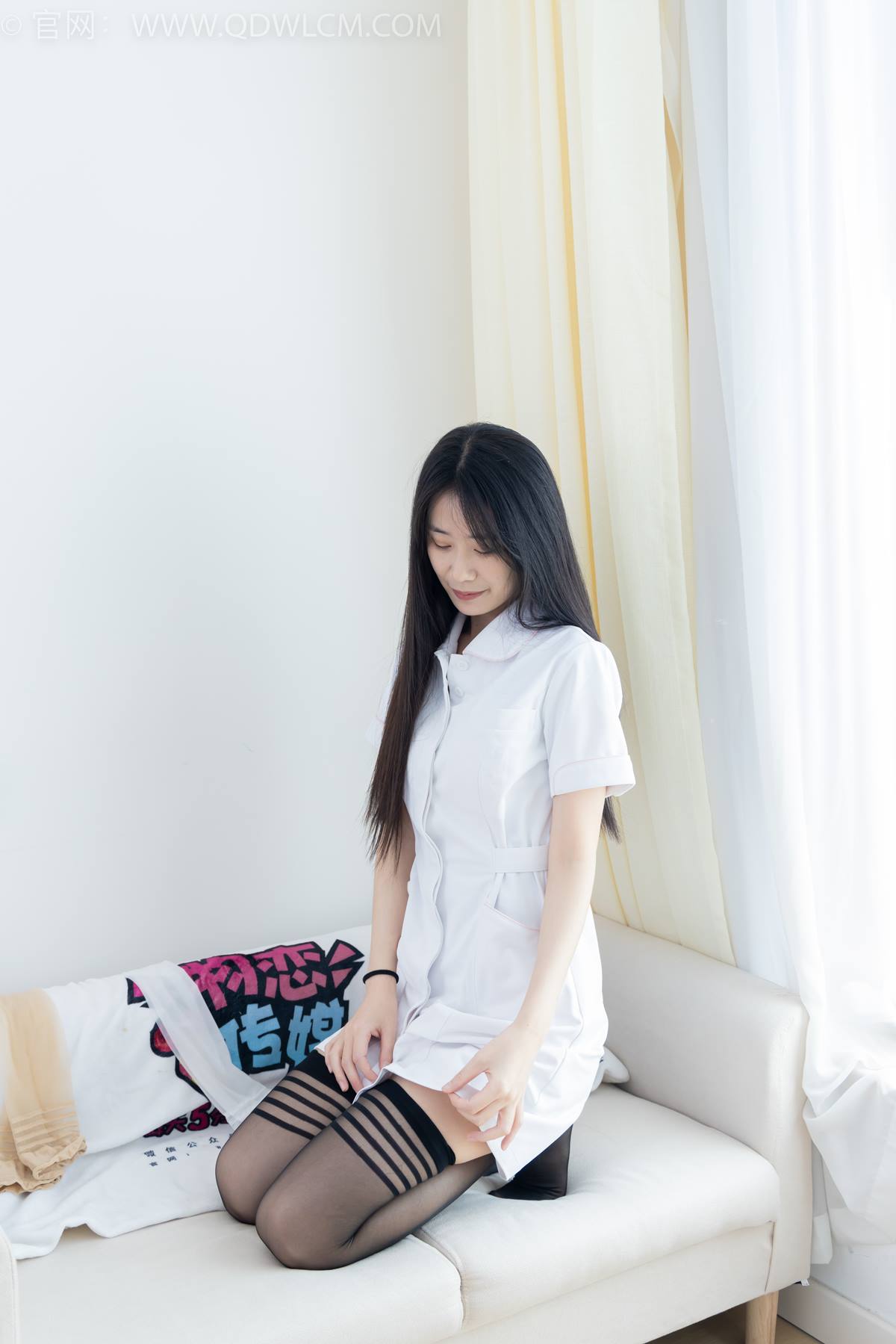 勿恋传媒 NO.2401 菜菜-三双高跟鞋、大腿袜、互士服[165P/1V/3.78GB]插图3