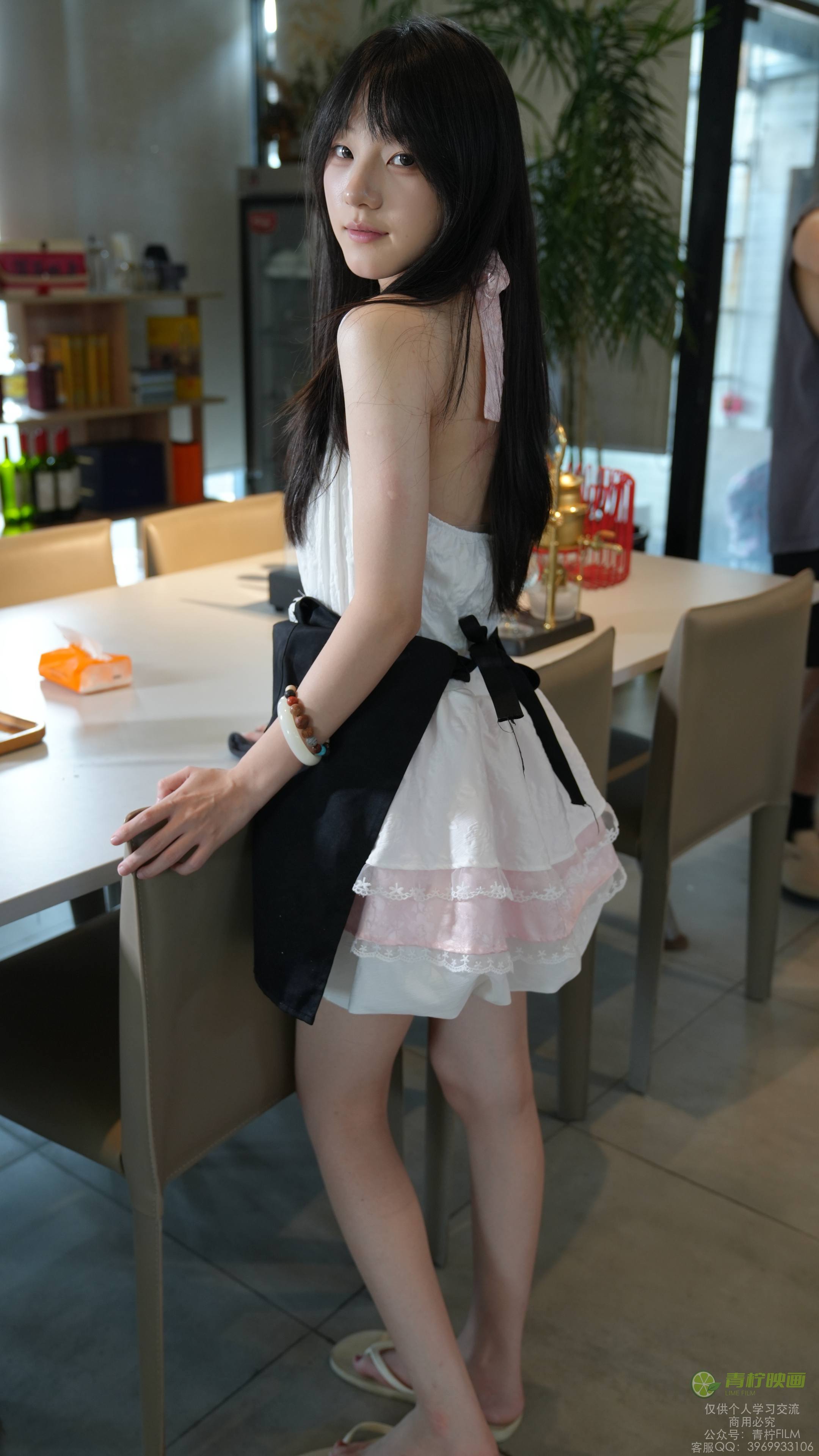 青柠映画 No.80 阿慌 服务员-指甲油素材 [86P/2V/2.6G]插图