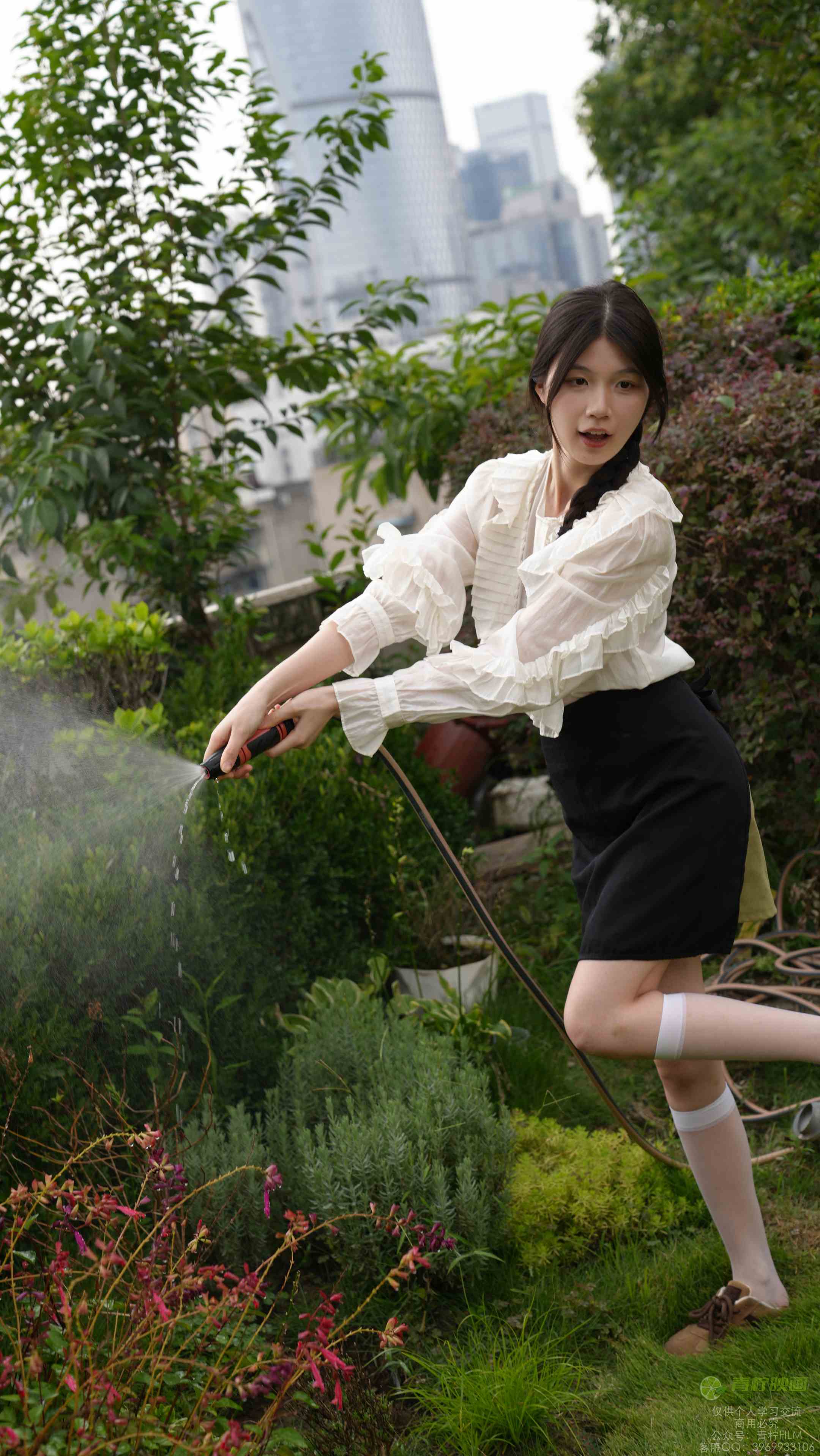 青柠映画 No.96小小 园丁白丝素材 [169P/2V/7.4G]插图1