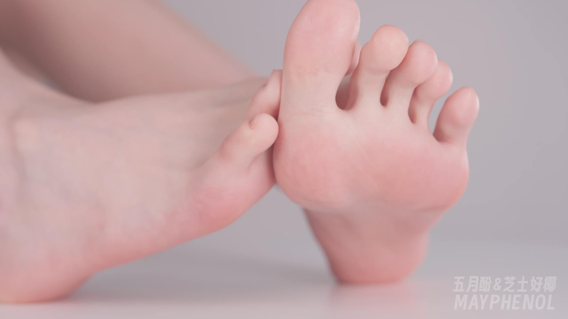 芝士好椰 NO.094 – 又一次看五双巨大鞋底材质2.0[2V/392MB]插图