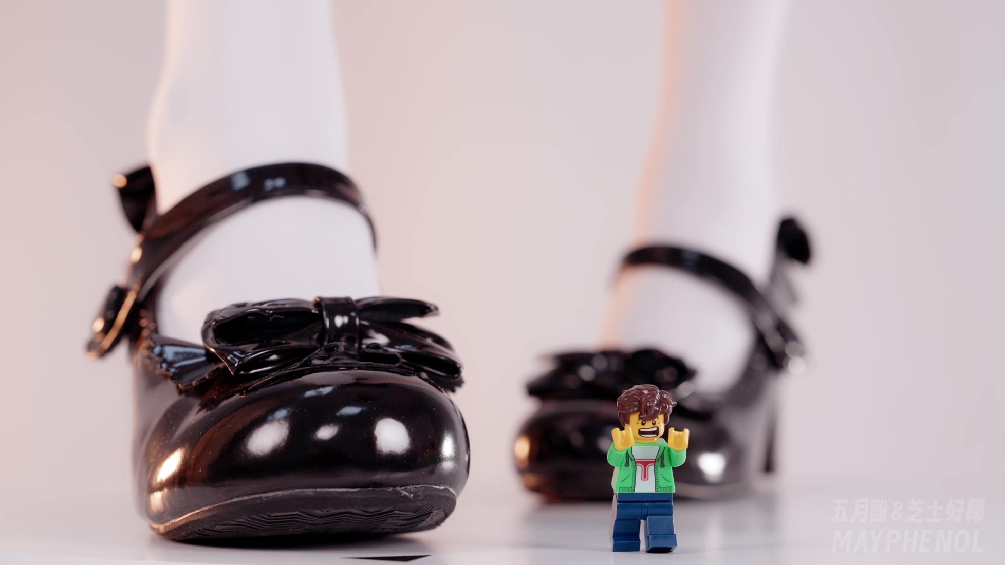 芝士好椰 NO.094 – 又一次看五双巨大鞋底材质2.0[2V/392MB]插图2