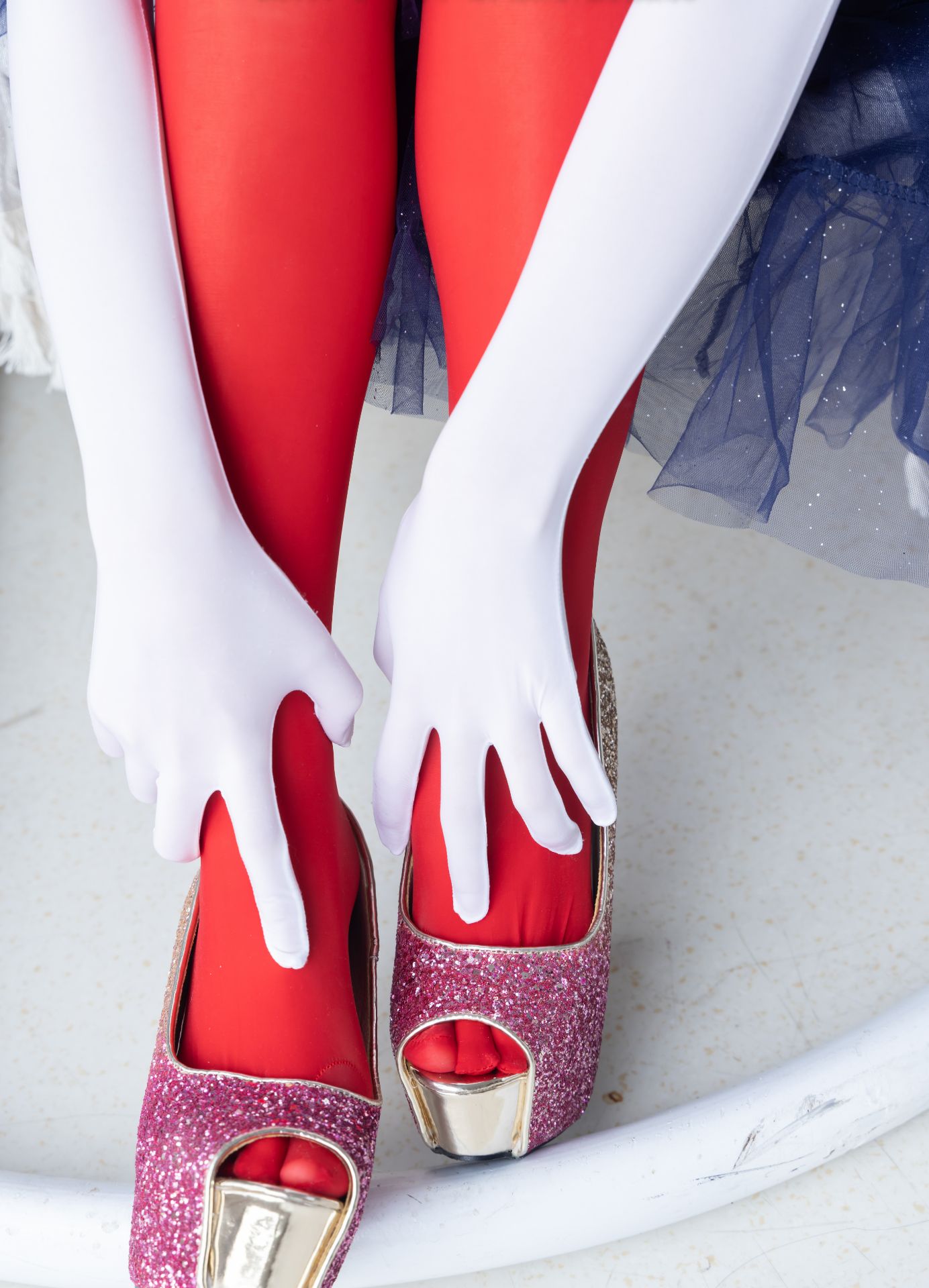 袜啵啵583期：甜甜圈-两双高跟凉鞋、五指淡紫丝、五指红丝、五指淡粉丝、图片与视频包括瑜伽动作[165P/1V/9.14GB]插图2