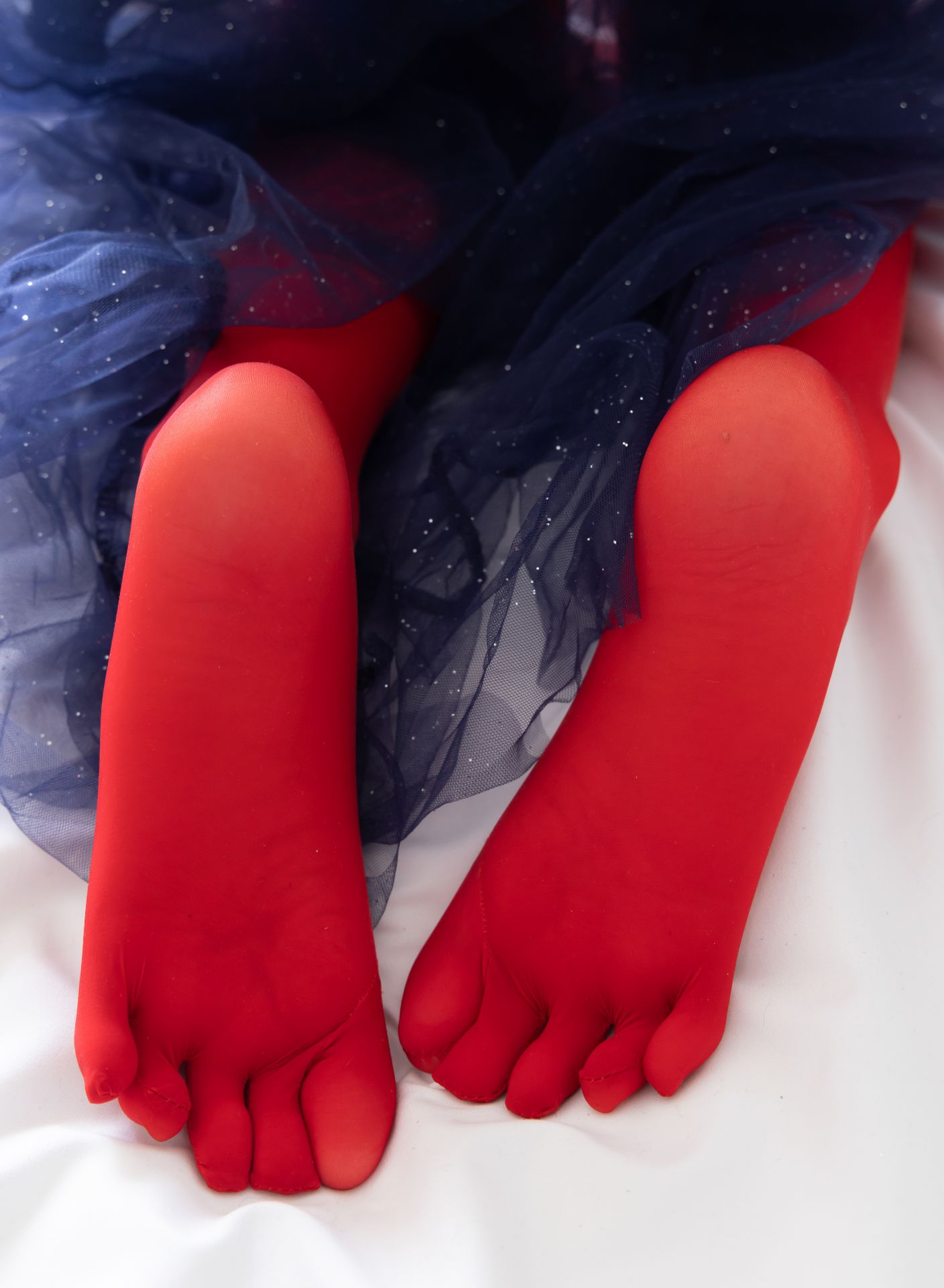 袜啵啵583期：甜甜圈-两双高跟凉鞋、五指淡紫丝、五指红丝、五指淡粉丝、图片与视频包括瑜伽动作[165P/1V/9.14GB]插图3