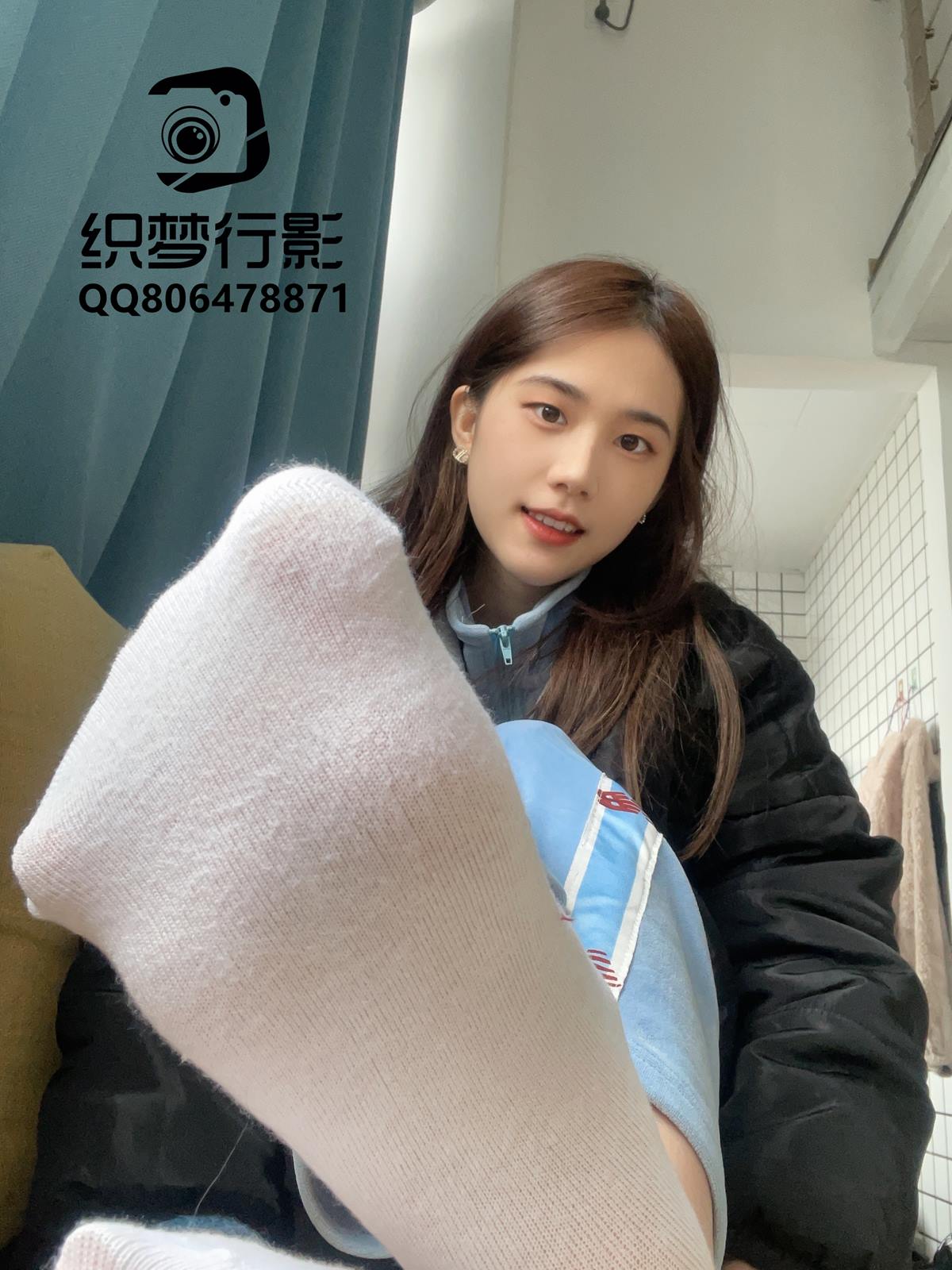 [织梦映像]NO.074 自拍白袜脚稀有物 [72P/1V/1.49G]插图1