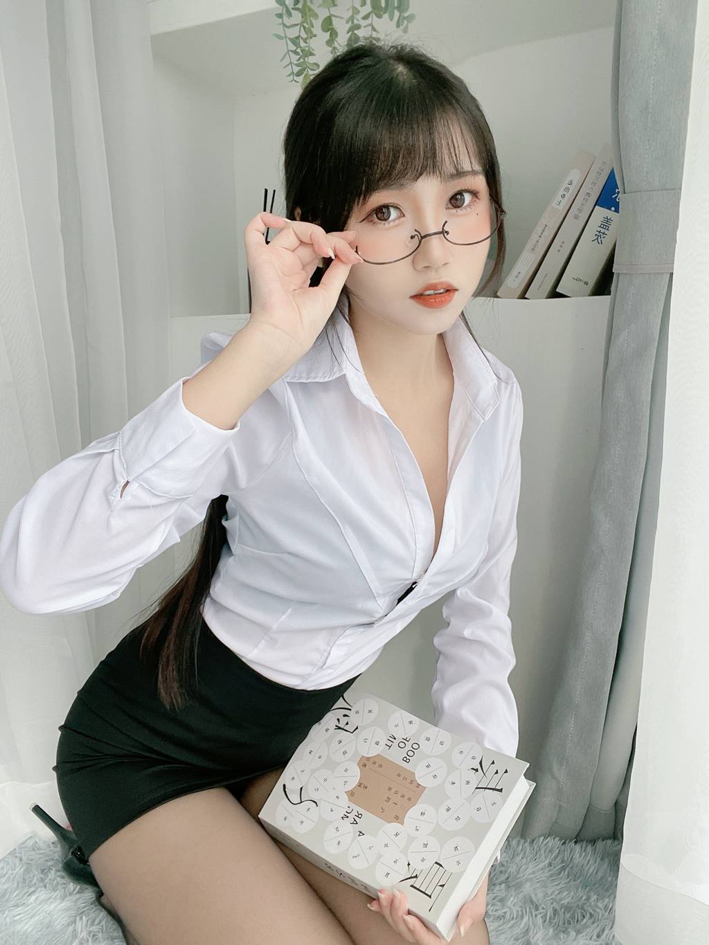 不呆猫 – 黑丝包屯OL[24P/76MB]插图1