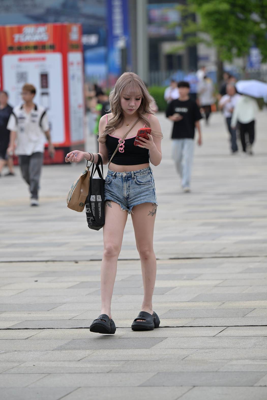 精选街拍作品 NO.5908 牛仔短裤小可爱[92P/226MB]插图3