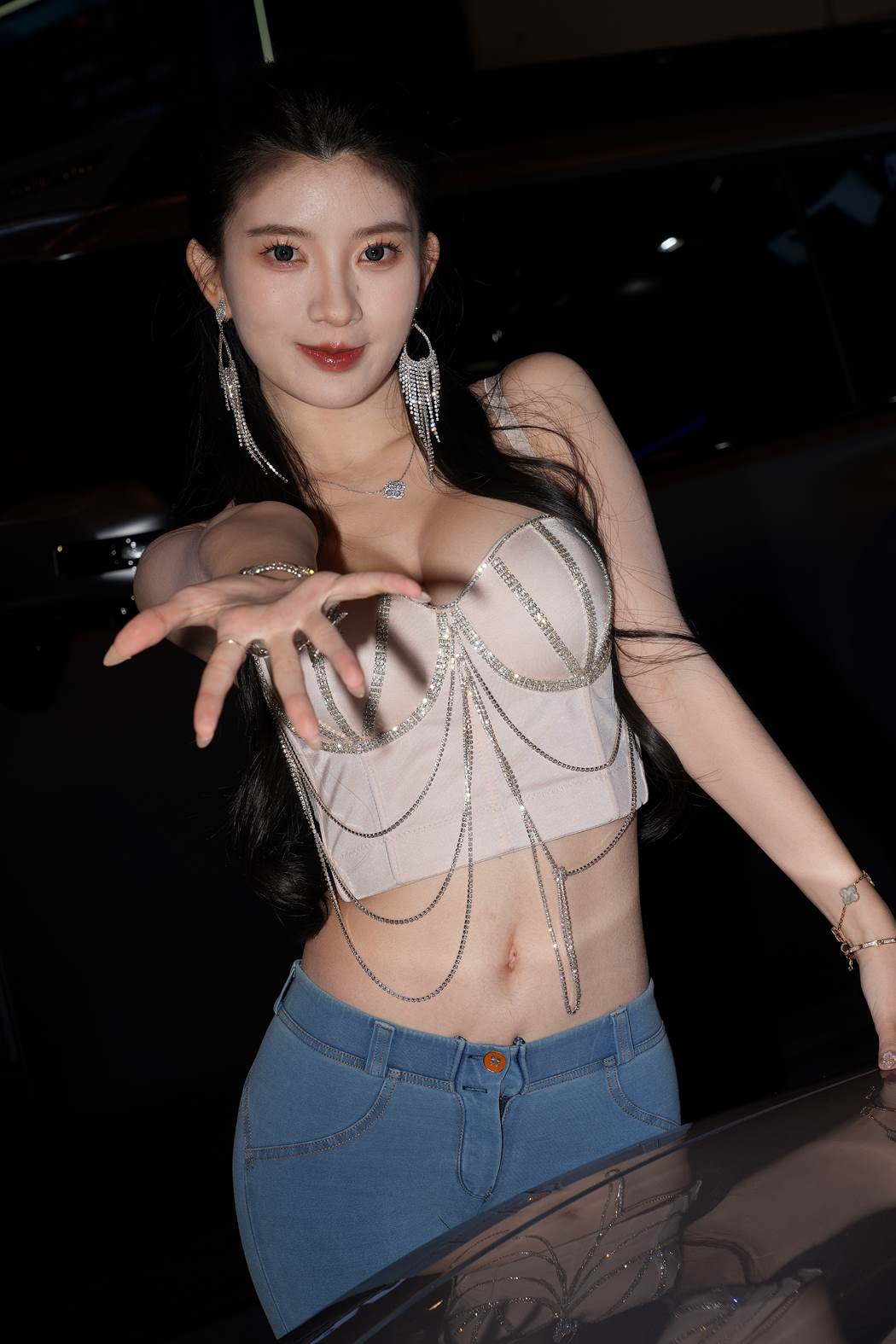 精选街拍作品 NO.5916 仅身牛仔裤好身材[56P/442MB]插图