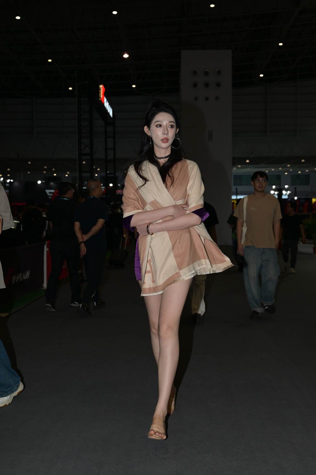 精选街拍作品 NO.5894 紫色修身裙[52P/120MB]插图