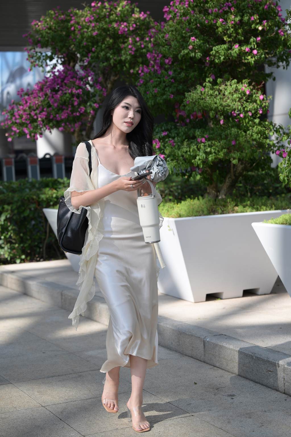 精选街拍作品 NO.6006 白色丝质吊带裙[126P/264MB]插图2