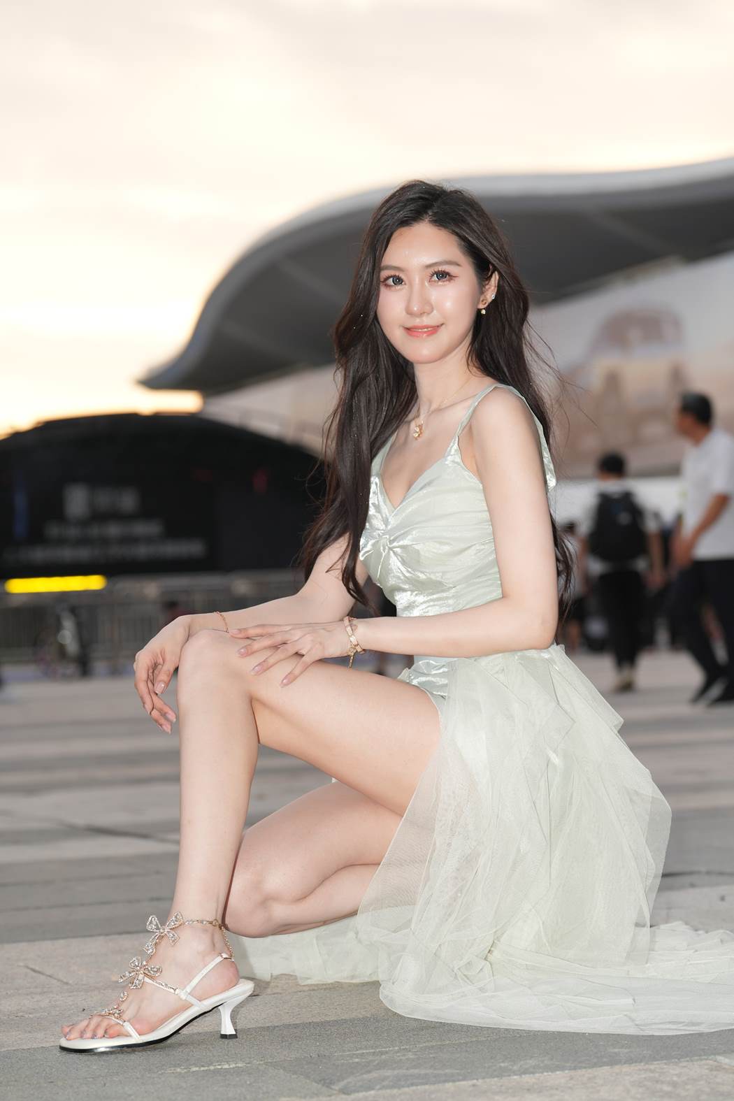 精选街拍作品 NO.5914 绿色纱裙女神[100P/323MB]插图