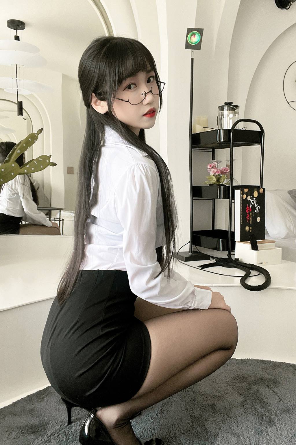 不呆猫 – 黑丝包屯OL[24P/76MB]插图3