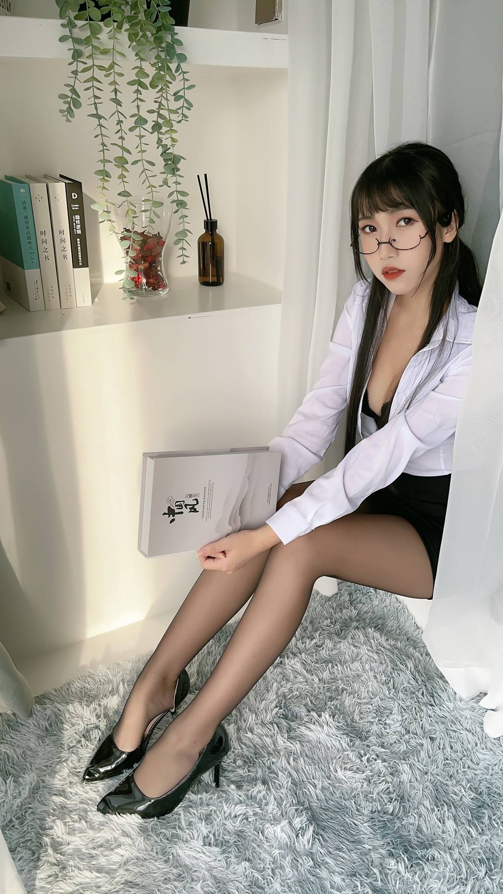 不呆猫 – 黑丝包屯OL[24P/76MB]插图