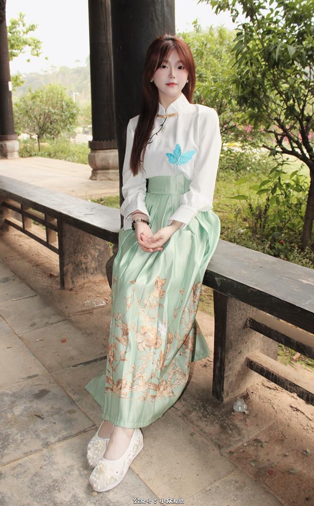 小众视觉 020-小薯条国风马面裙裸脚白袜［117P/1V/4.12G］插图1