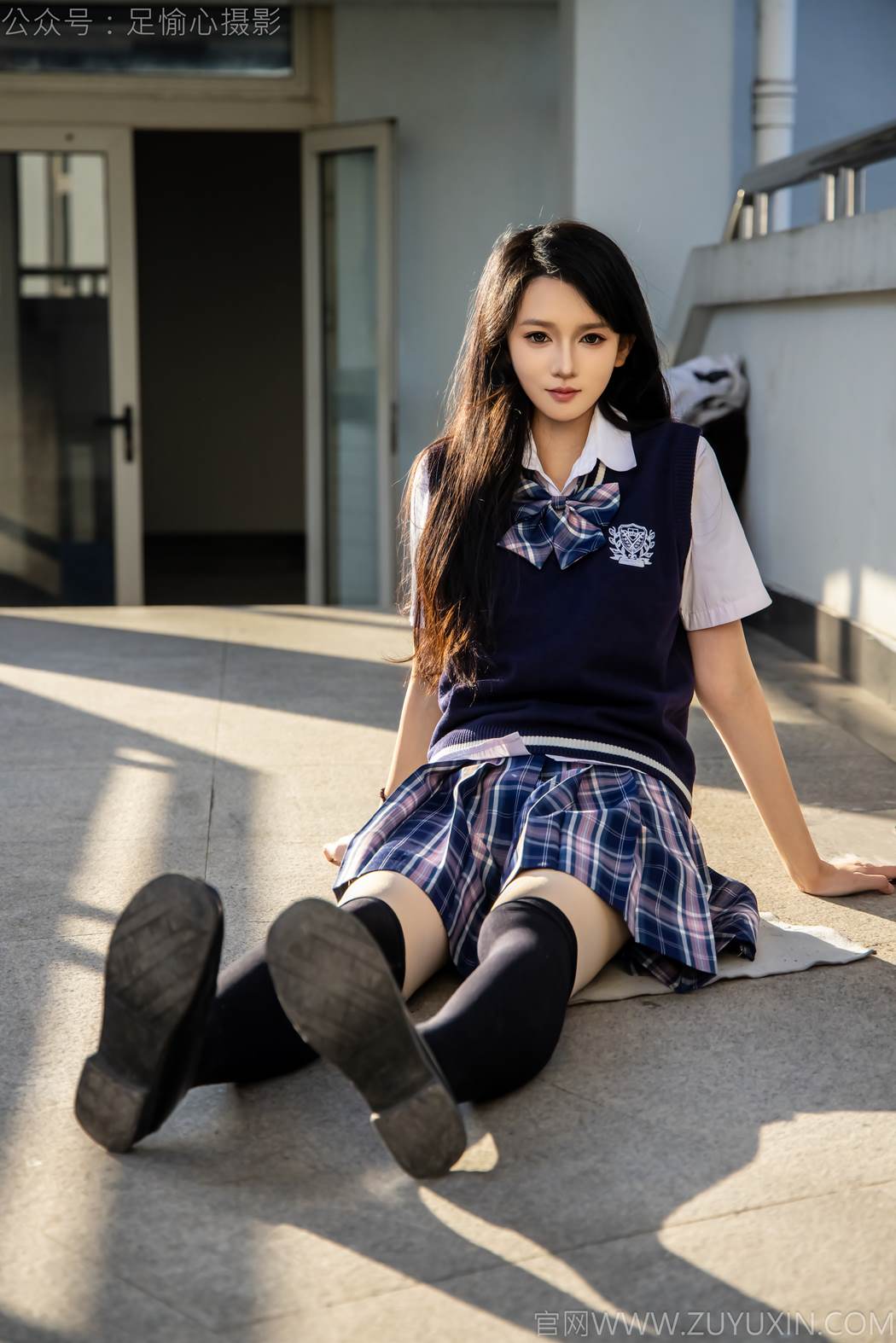 足愉心 NO.019 果酱（搭配：JK至服、小皮鞋、黑色丝袜、肉色打底裤）[109P/2V/10.9GB]插图2