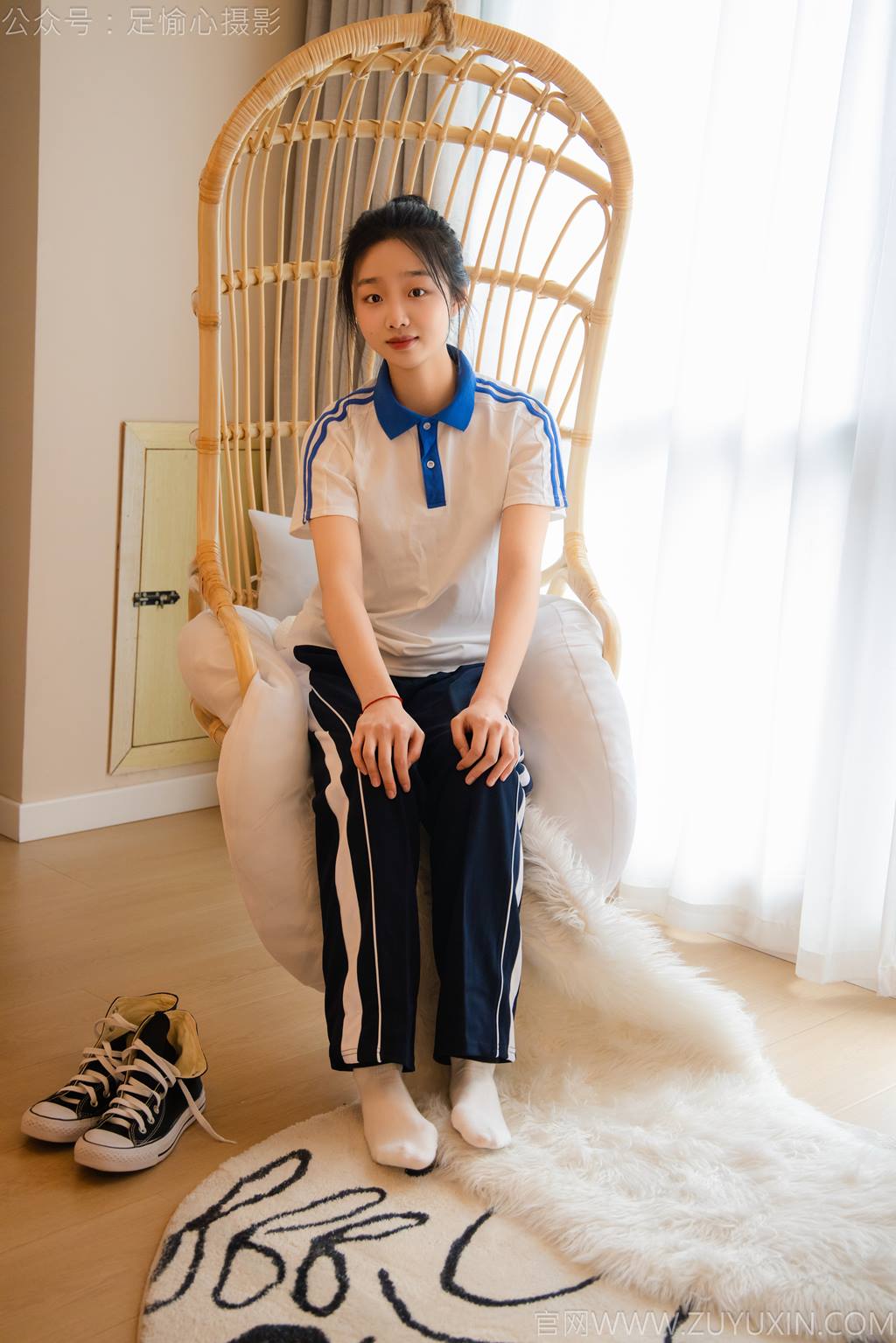 足愉心 NO.031 奶芙（搭配：校服、帆布鞋、白色棉袜、裸足）[110P/2V/15.4GB]插图2