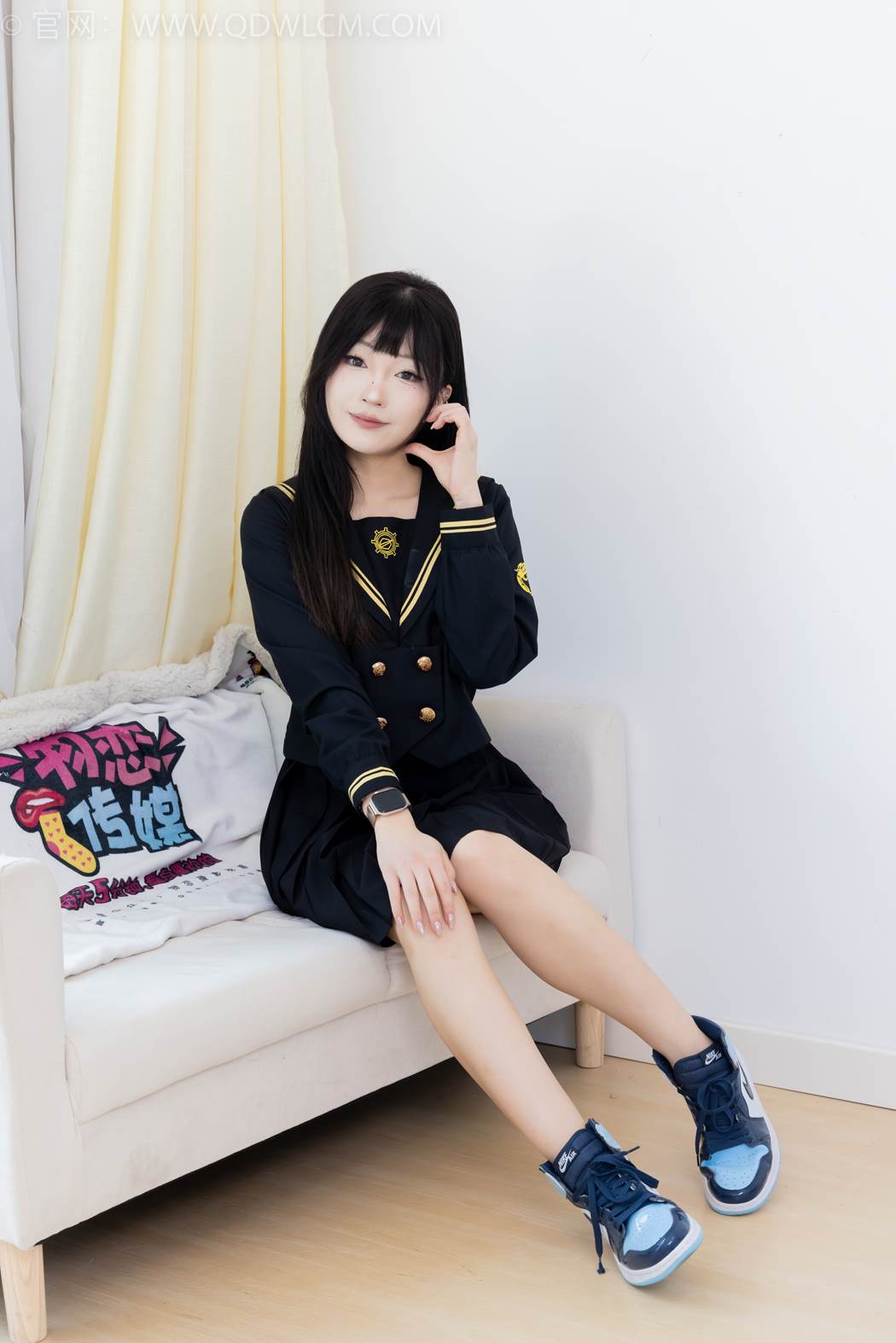勿恋传媒 NO.2423 嘟嘟-JK至服、板鞋、白色蕾SI船袜、裸足[150P/1V/3.66GB]插图1
