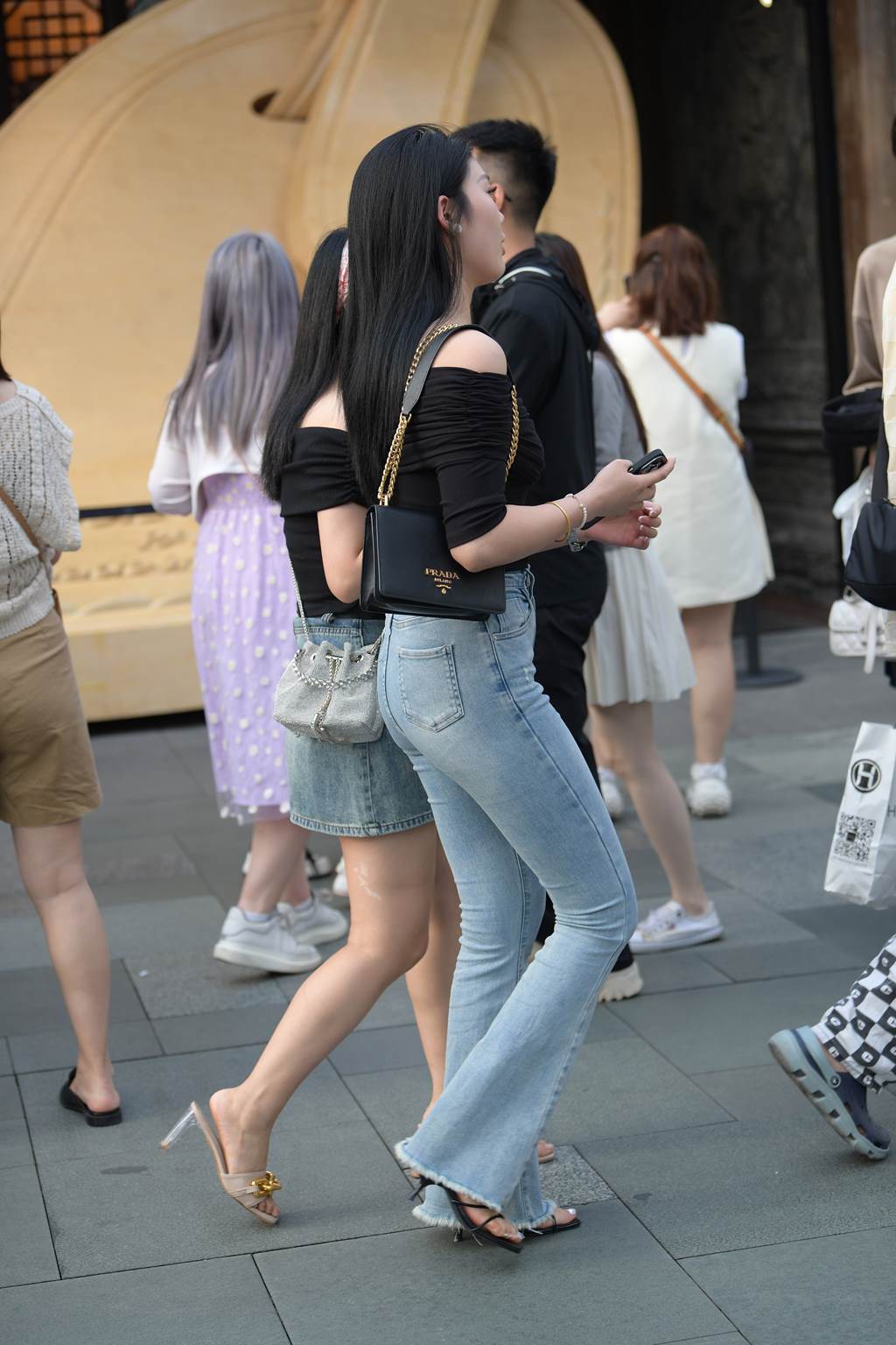 精选街拍作品 NO.6029 浅色喇叭牛仔裤[148P/397MB]插图