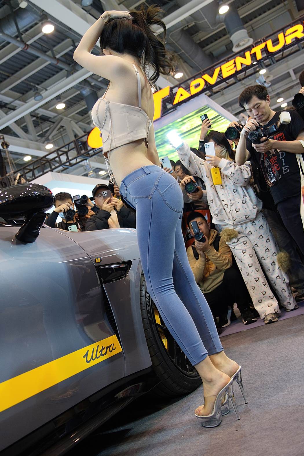 精选街拍作品 NO.5916 仅身牛仔裤好身材[56P/442MB]插图2