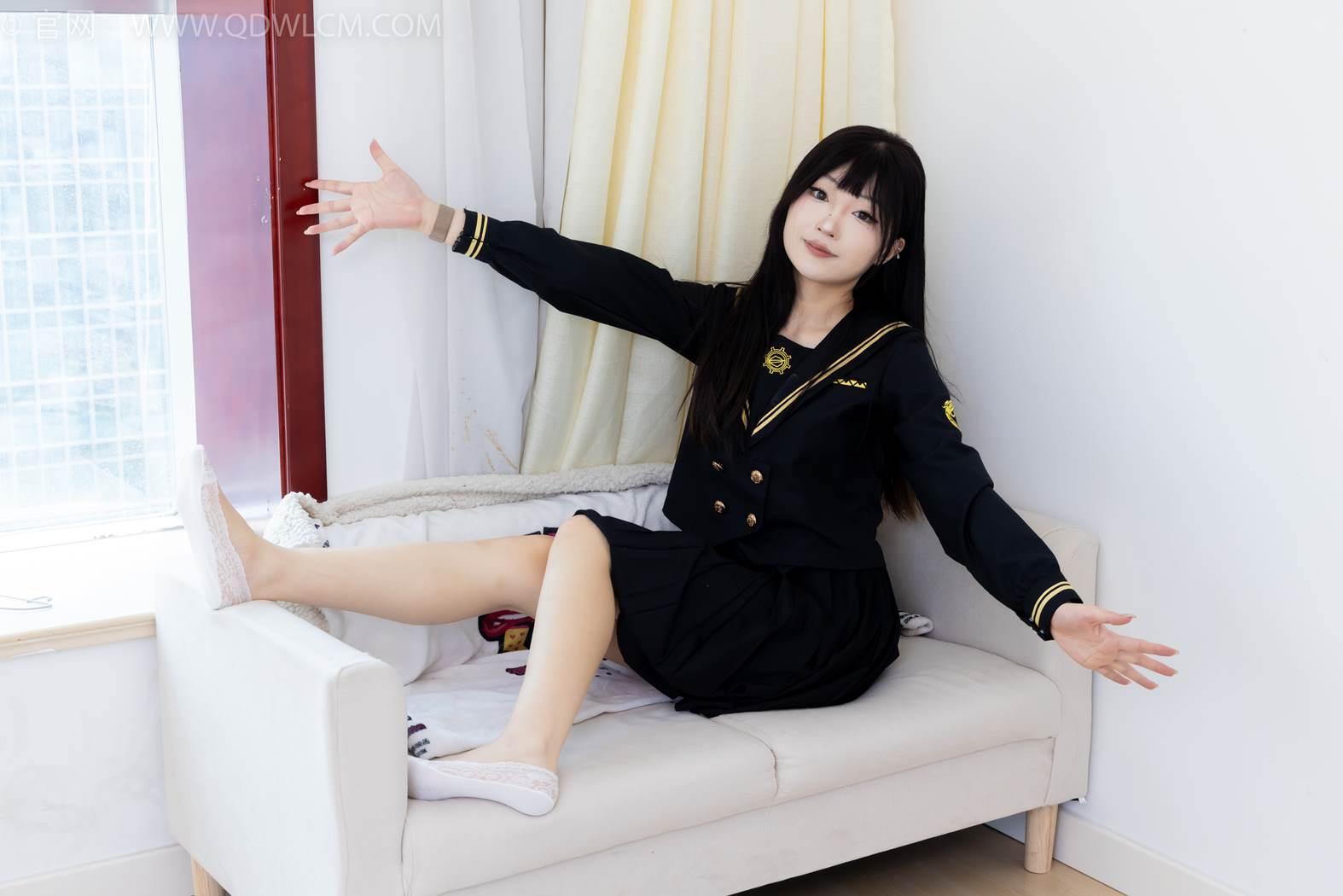 勿恋传媒 NO.2423 嘟嘟-JK至服、板鞋、白色蕾SI船袜、裸足[150P/1V/3.66GB]插图3